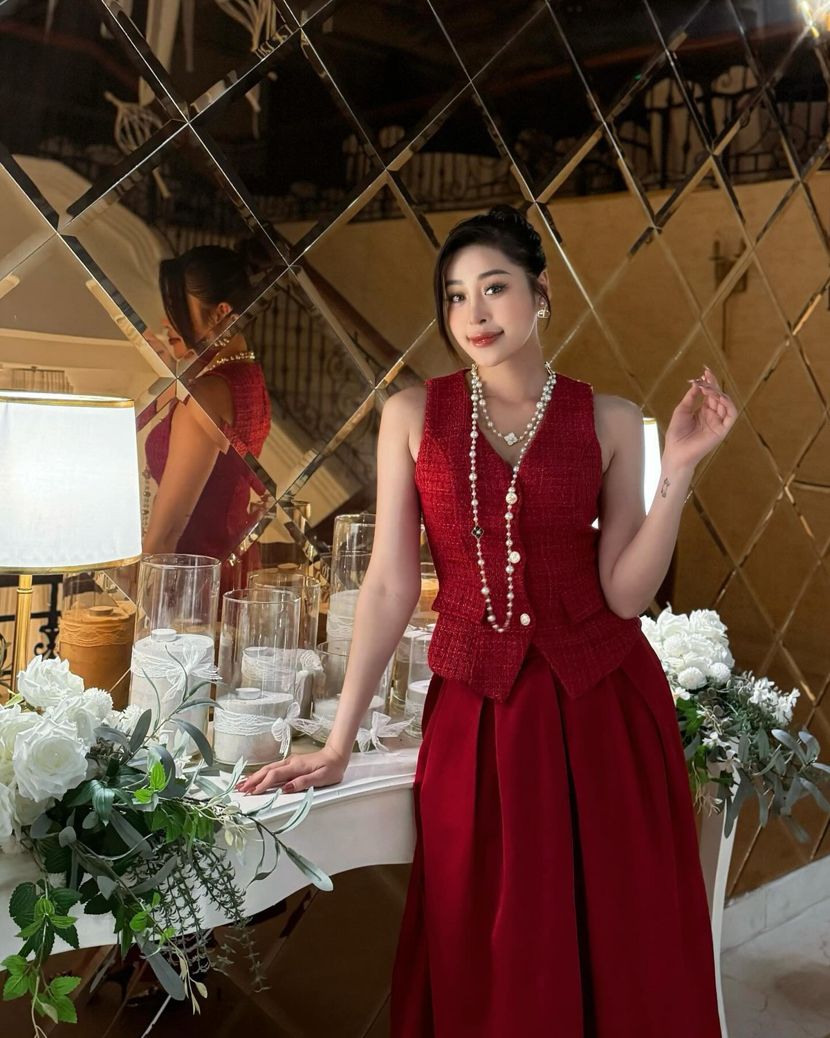 Trên trang cá nhân, Hồng Vy thường đăng tải những hình ảnh các bữa tiệc sang chảnh, những chuyến du lịch đến nhiều địa điểm khác nhau. (Ảnh: IGNV)