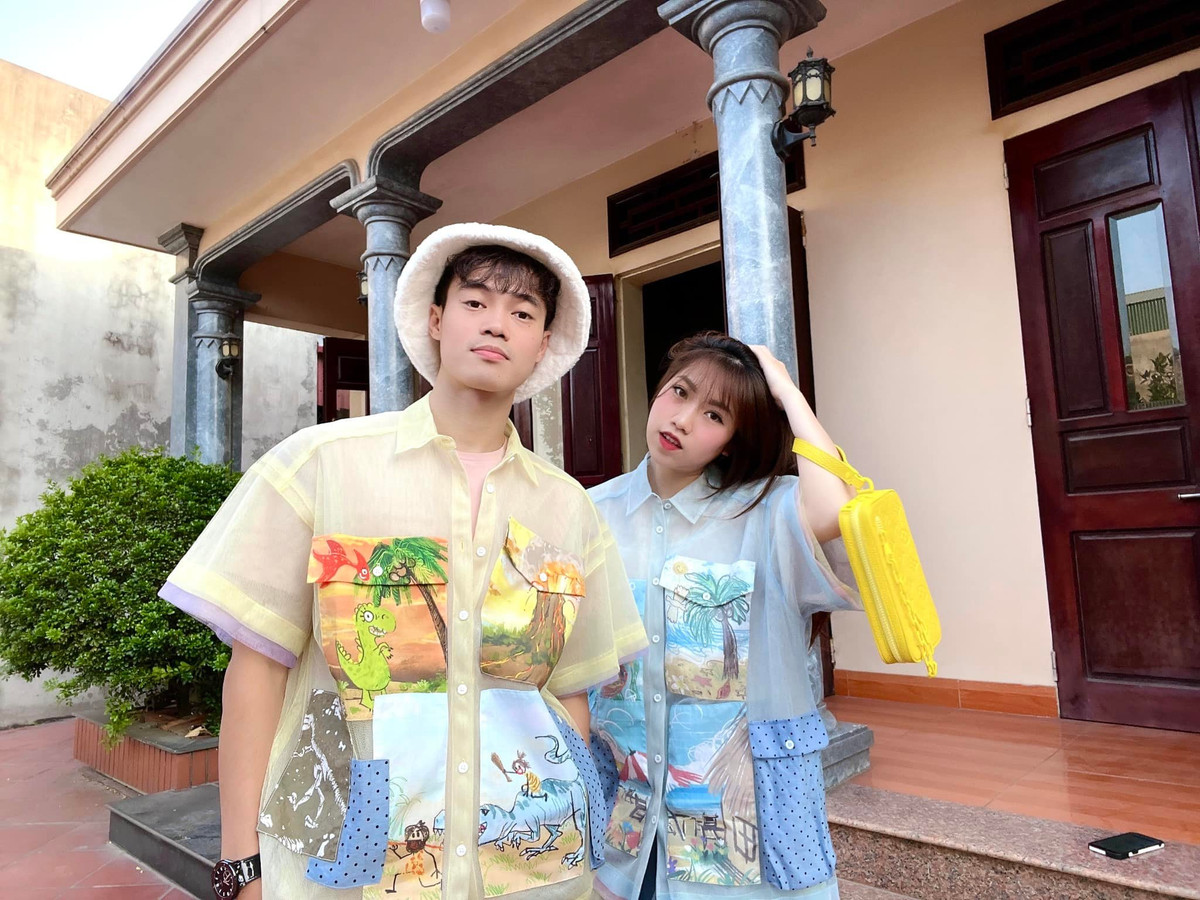 Nguyễn Nụ và Văn Toàn có mối quan hệ thân thiết, cả 2 thường trêu đùa nhau thoải mái trên mạng xã hội.