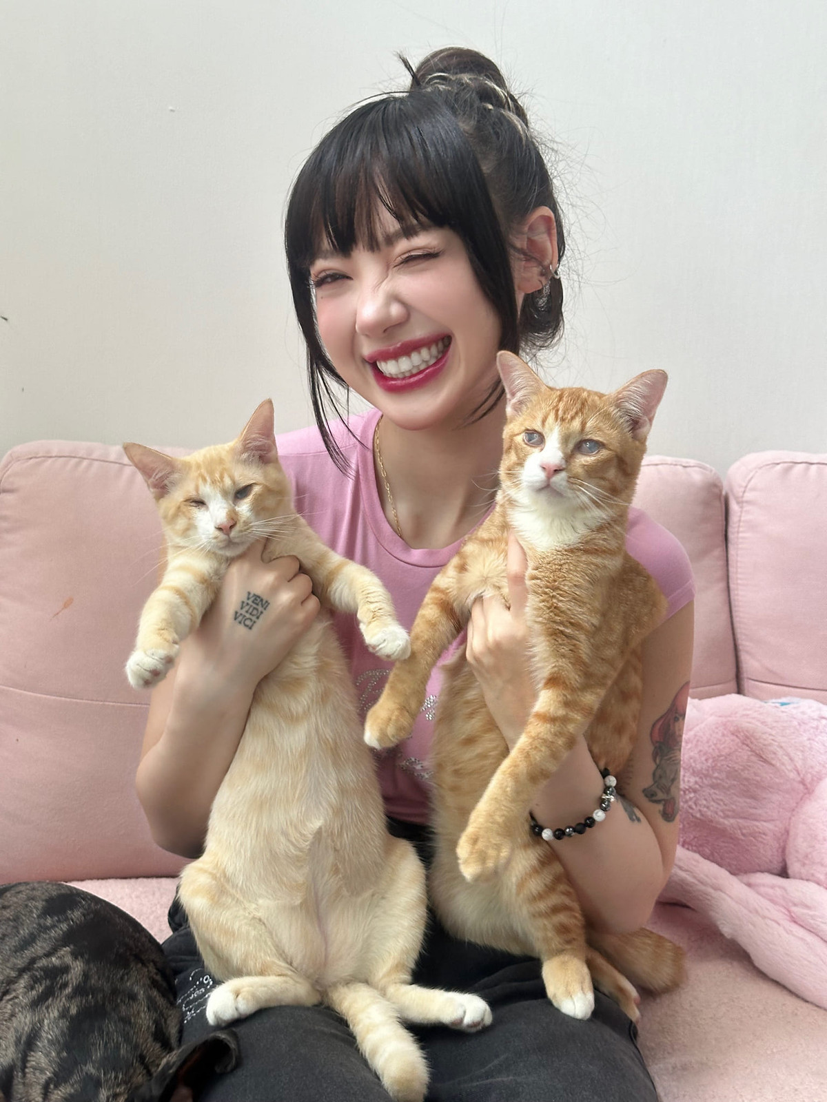 So với thời điểm mới nổi tiếng, nàng hot girl Thái Lan hiện tại có phong cách cá tính, ấn tượng hơn.