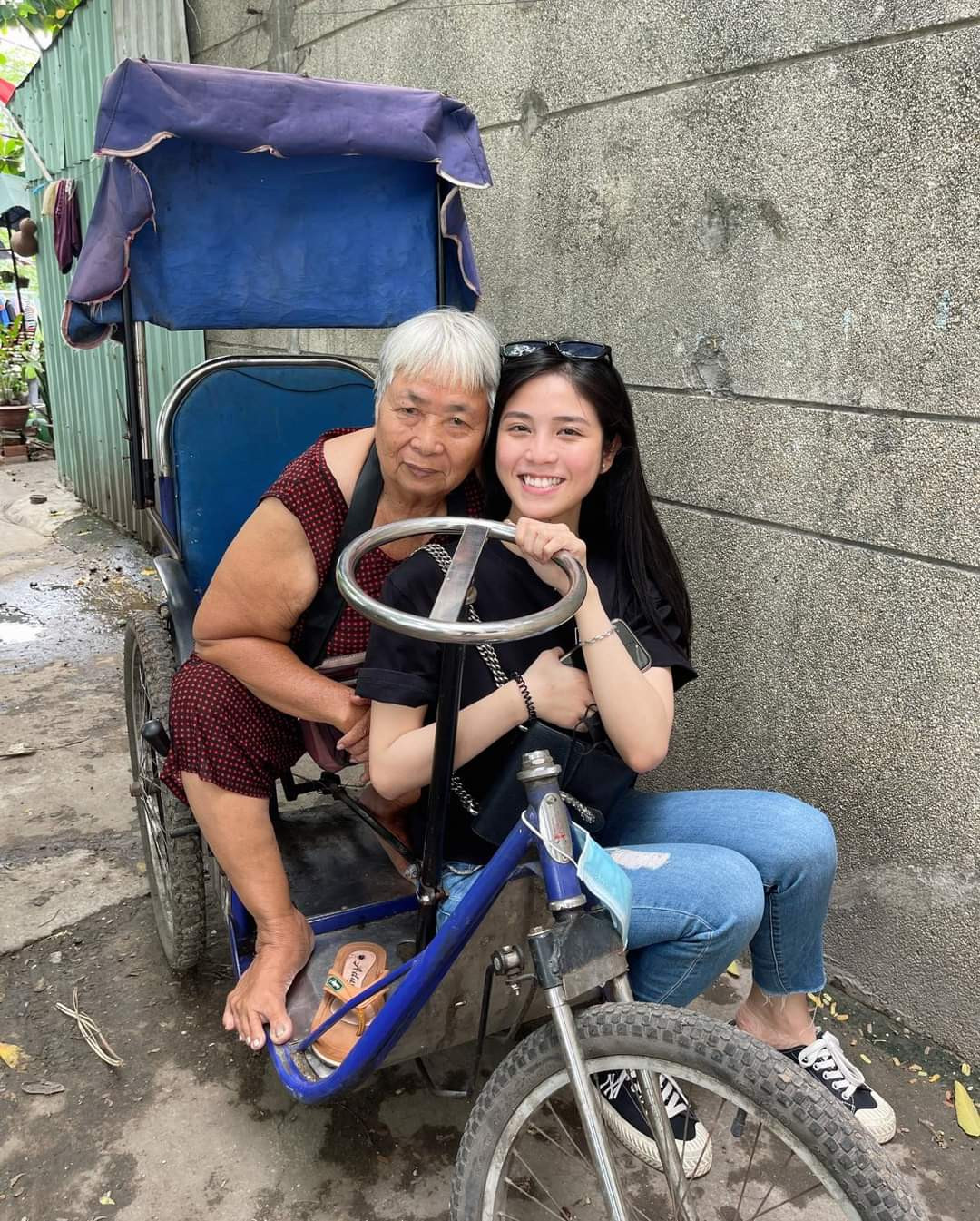 Nguyễn Đỗ Trúc Phương là 1 trong 27 gương thanh niên được Trung ương Hội Liên hiệp Thanh niên Việt Nam vinh danh, trao tặng Giải thưởng "Thanh niên sống đẹp" năm 2020, đồng thời là nhân vật trong Chương trình "Việc tử tế" của Đài truyền hình Việt Nam. (Ảnh: Facebook)