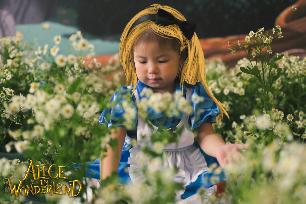 "Quên Điêu Huynh Gà Ác Gà Tần các thứ đi", 'mặc xanh dương elm vui hẳn", "em Pam xinh yêu đây rồi" - netizen hào hứng bình luận phía dưới loạt ảnh của Pam.