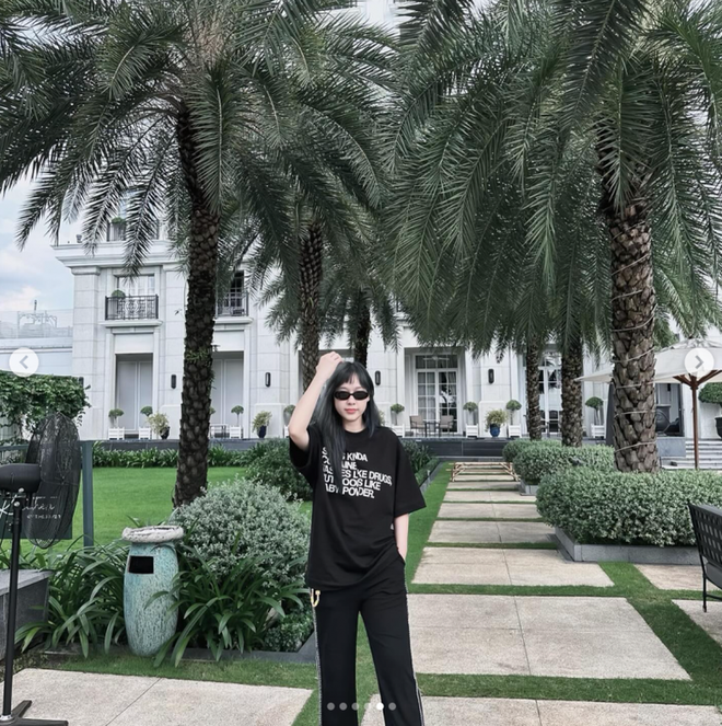 Bà xã "tổng tài" có nhiều sự thay đổi về phong cách, được nhận xét ngày càng quyến rũ, mặn mà. (Ảnh: FBNV)