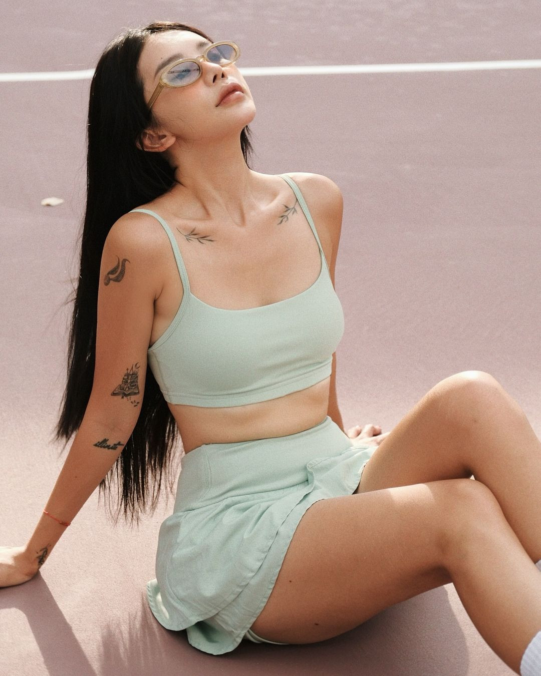 Năm 2012, Hạt Mít khởi nghiệp bằng một shop quần áo và mỹ phẩm Hàn Quốc online. Có thời gian cô còn làm thông dịch viên để có thêm thu nhập. Năm 2016, cửa hàng làm đẹp - đam mê ấp ủ bấy lâu của Hạt Mít đã ra đời. Hiện tại chuỗi nailroom của cô nàng có 20 cửa hàng trên toàn quốc.