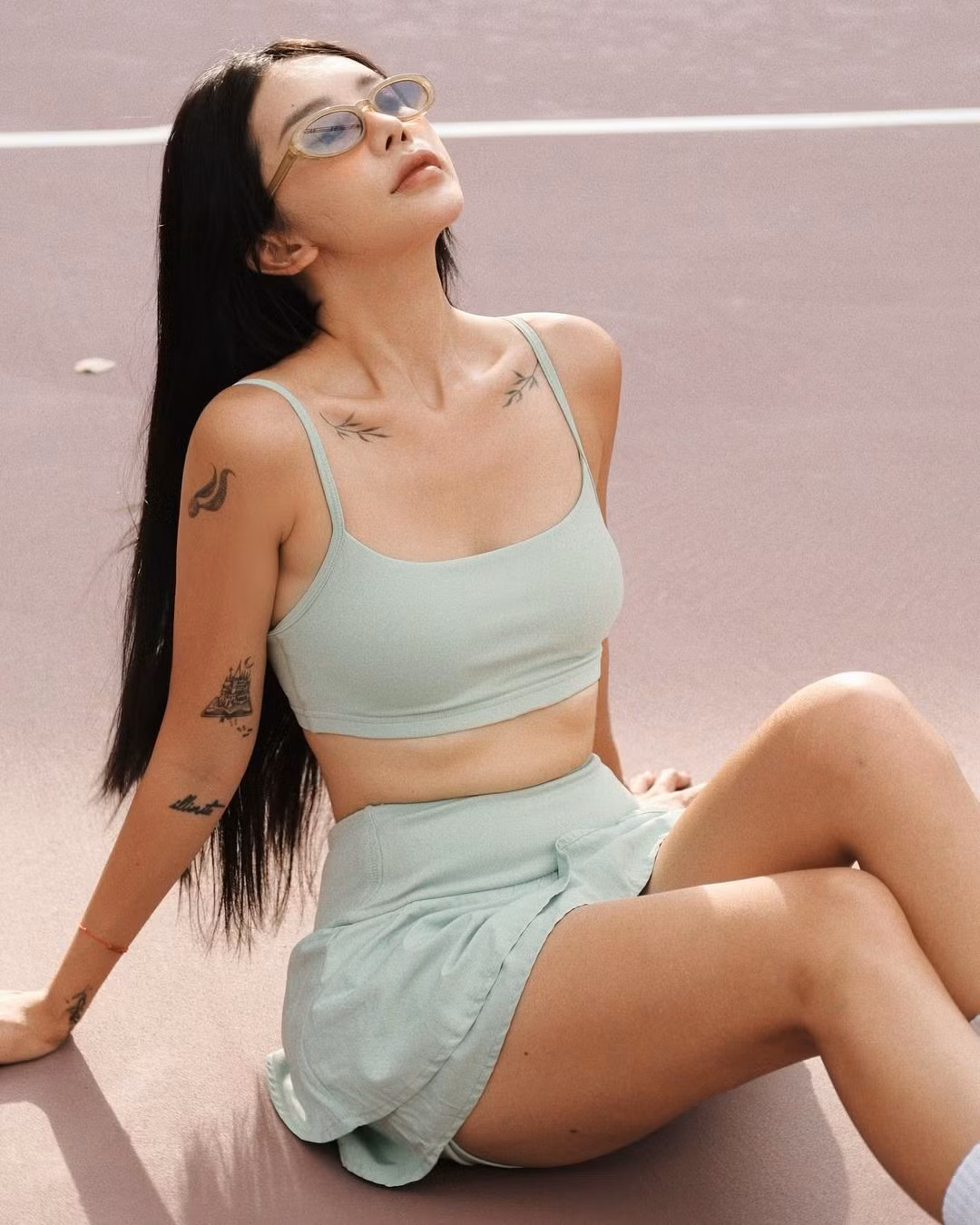 Năm 2012, Hạt Mít khởi nghiệp bằng một shop quần áo và mỹ phẩm Hàn Quốc online. Có thời gian cô còn làm thông dịch viên để có thêm thu nhập. Năm 2016, cửa hàng làm đẹp - đam mê ấp ủ bấy lâu của Hạt Mít đã ra đời. Hiện tại chuỗi nailroom của cô nàng có 20 cửa hàng trên toàn quốc.