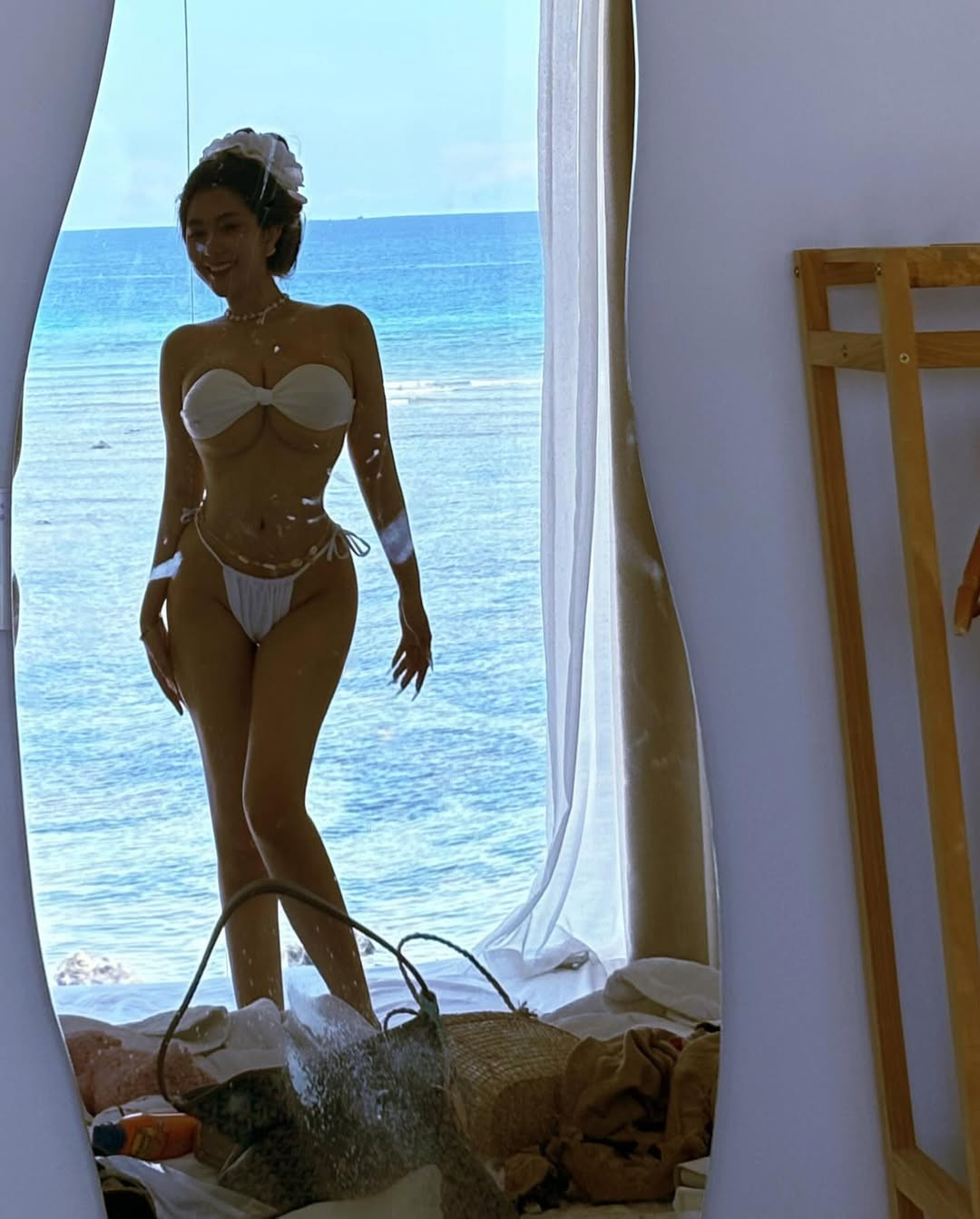 Chăm chỉ rèn luyện thể thao, từng có thời gian, cô nàng sở hữu vòng eo bé kỷ lục - 53cm.