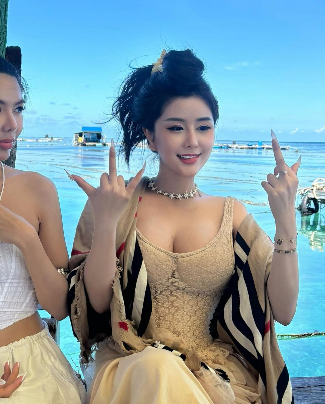 So với thời điểm mới nổi, cô nàng hiện tại sở hữu vẻ đẹp trưởng thành hơn, sắc sảo mặn mà hơn.