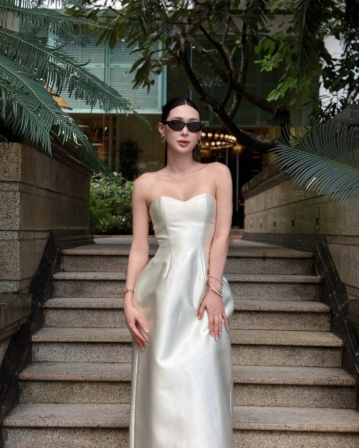 Việc sở hữu thân hình khá đầy đặn nhưng lại có được bờ vai "móc áo" của Sunht khiến nhiều cô gái mơ ước.