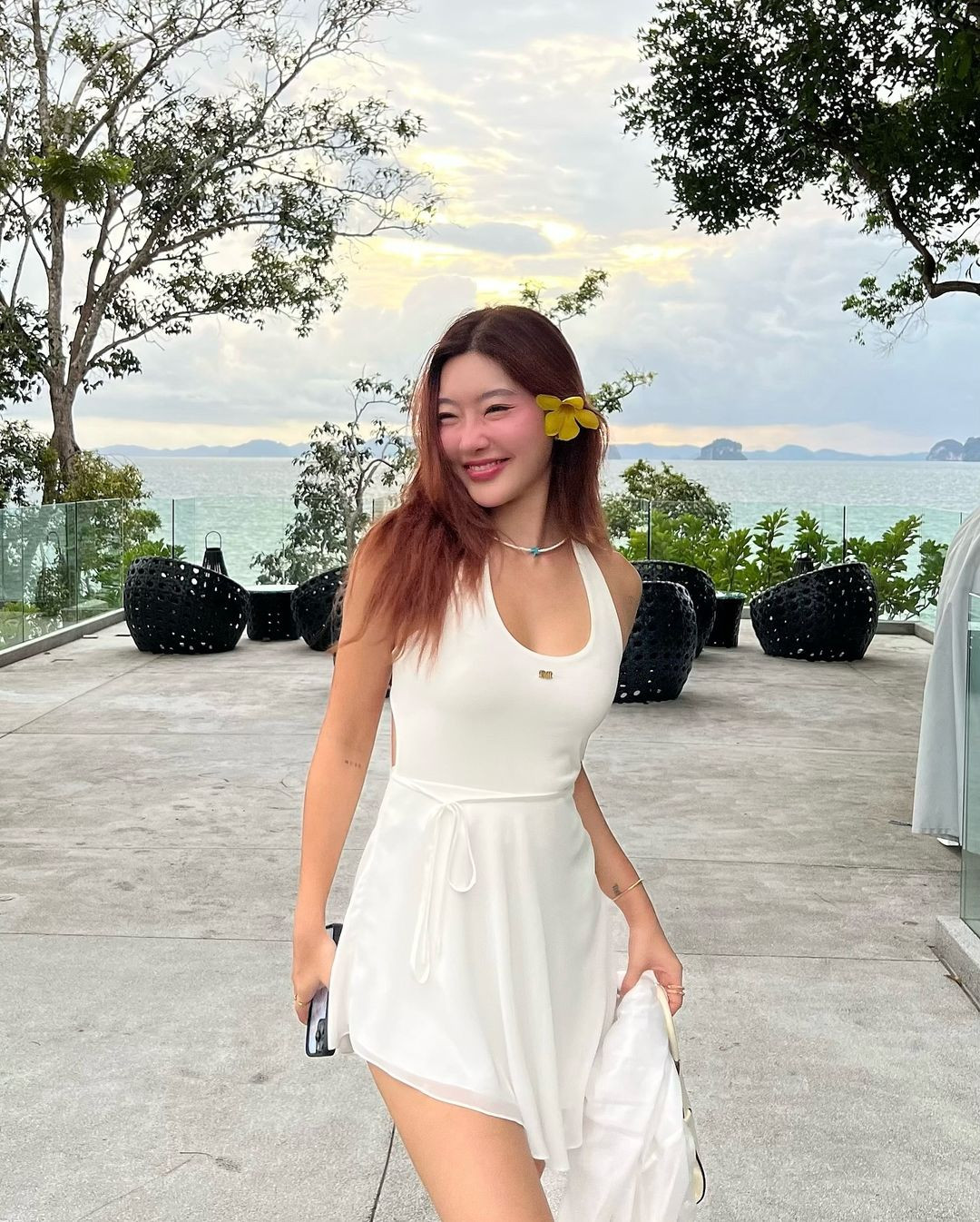 Cô nàng thường xuyên nhận được “mưa lời khen” từ người hâm mộ vì thần thái cuốn hút và vẻ ngoài rạng rỡ.