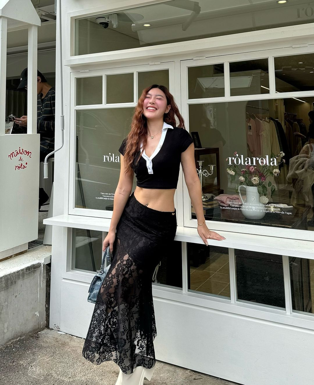 Cô nàng bắt đầu dấn thân vào sự nghiệp giải trí khi đóng quảng cáo và nữ chính cho một MV ca nhạc, sau đó cô nàng nhận được nhiều lời mời cho các bộ phim khác nhau.