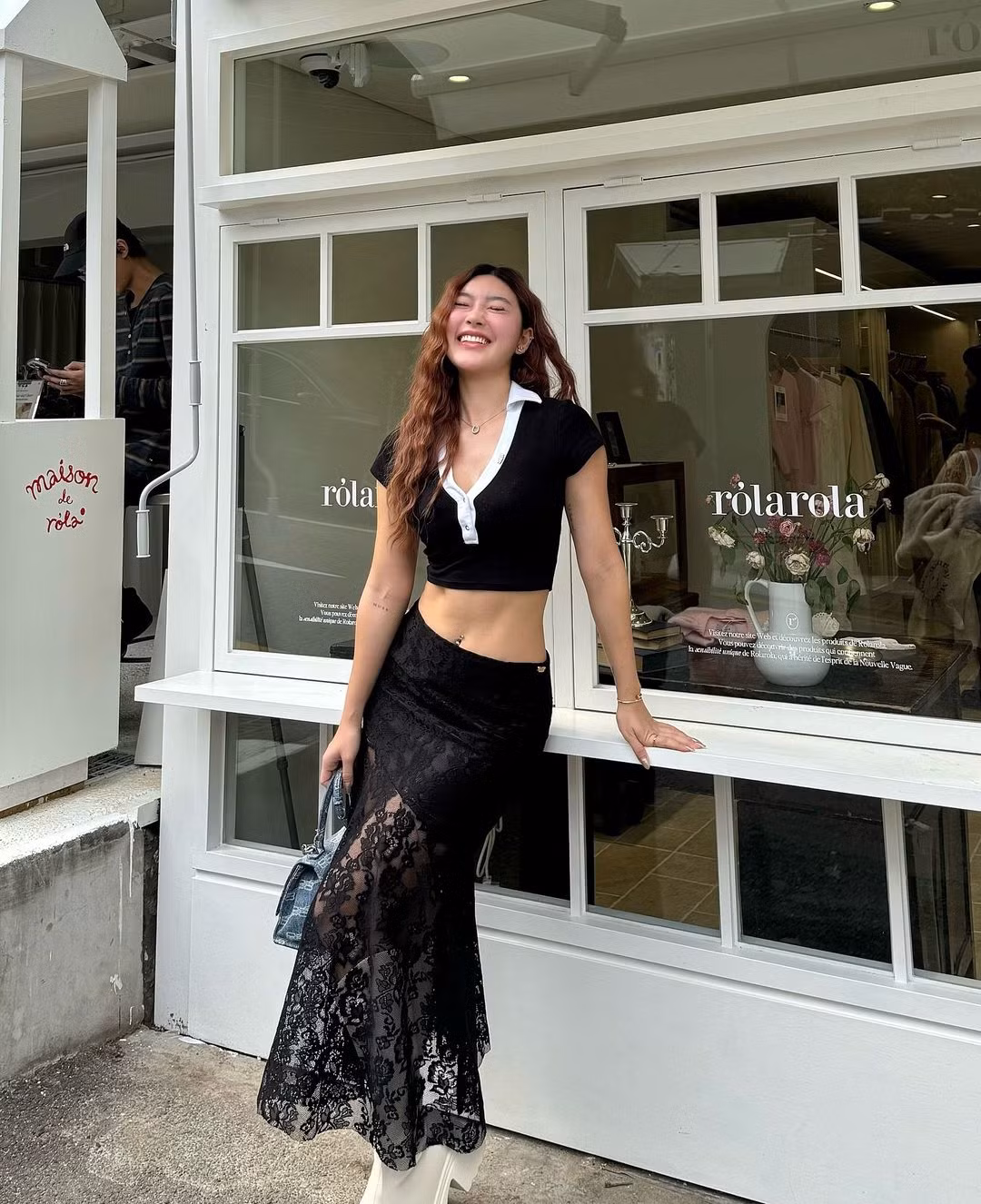 Cô nàng bắt đầu dấn thân vào sự nghiệp giải trí khi đóng quảng cáo và nữ chính cho một MV ca nhạc, sau đó cô nàng nhận được nhiều lời mời cho các bộ phim khác nhau.