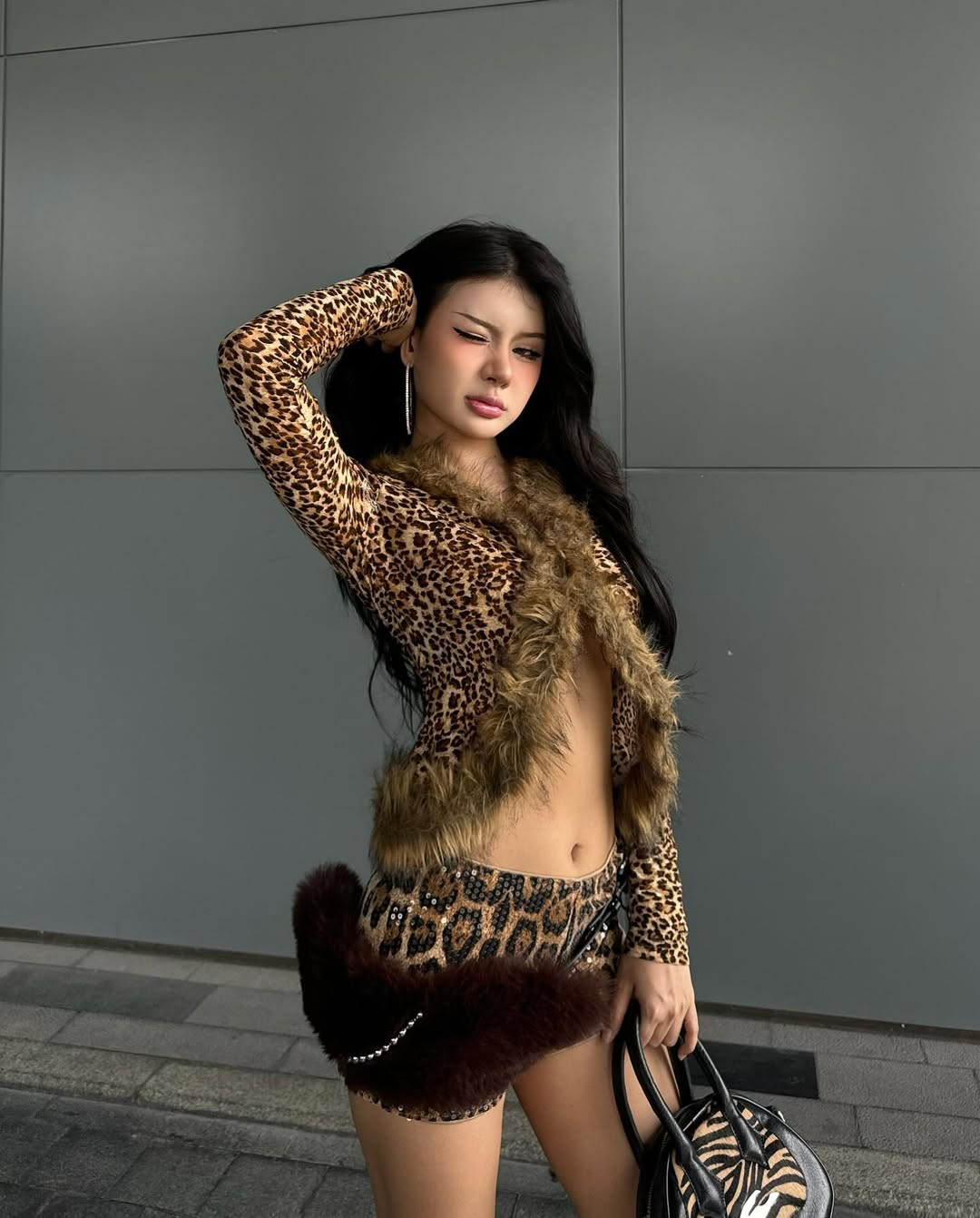 Xuân Ca là cái tên Tiktoker đình đám với những clip nhảy theo beat có hàng triệu view. Thậm chí nhiều người còn gọi cô nàng là hệ tư tưởng.