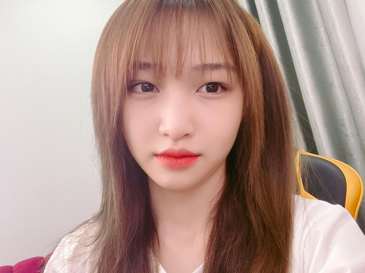 Tên tuổi của cô nàng sinh năm 1996 này càng được in đậm hơn khi cô bắt đầu làm vlog, thậm chí cô còn đặt biệt danh là “chuyên gia tư vấn tâm lý tình cảm” hay “vlogger thân thiện”.