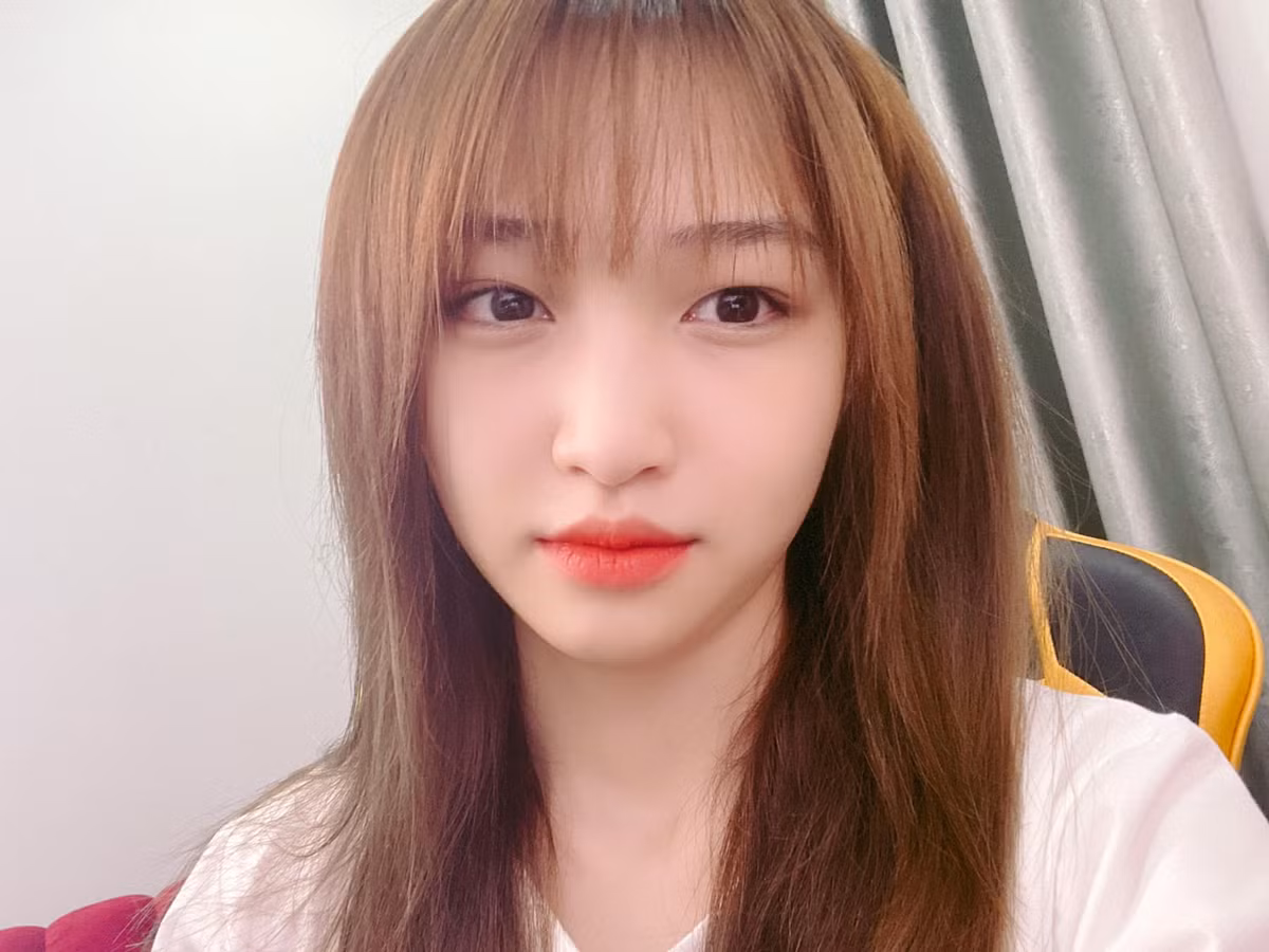 Tên tuổi của cô nàng sinh năm 1996 này càng được in đậm hơn khi cô bắt đầu làm vlog, thậm chí cô còn đặt biệt danh là “chuyên gia tư vấn tâm lý tình cảm” hay “vlogger thân thiện”.