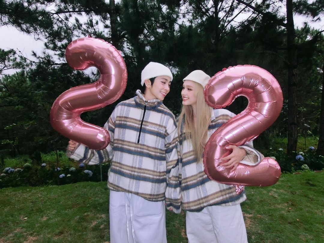 Tuy nhiên, đôi uyên ương vẫn né các câu hỏi của truyền thông về mối quan hệ.