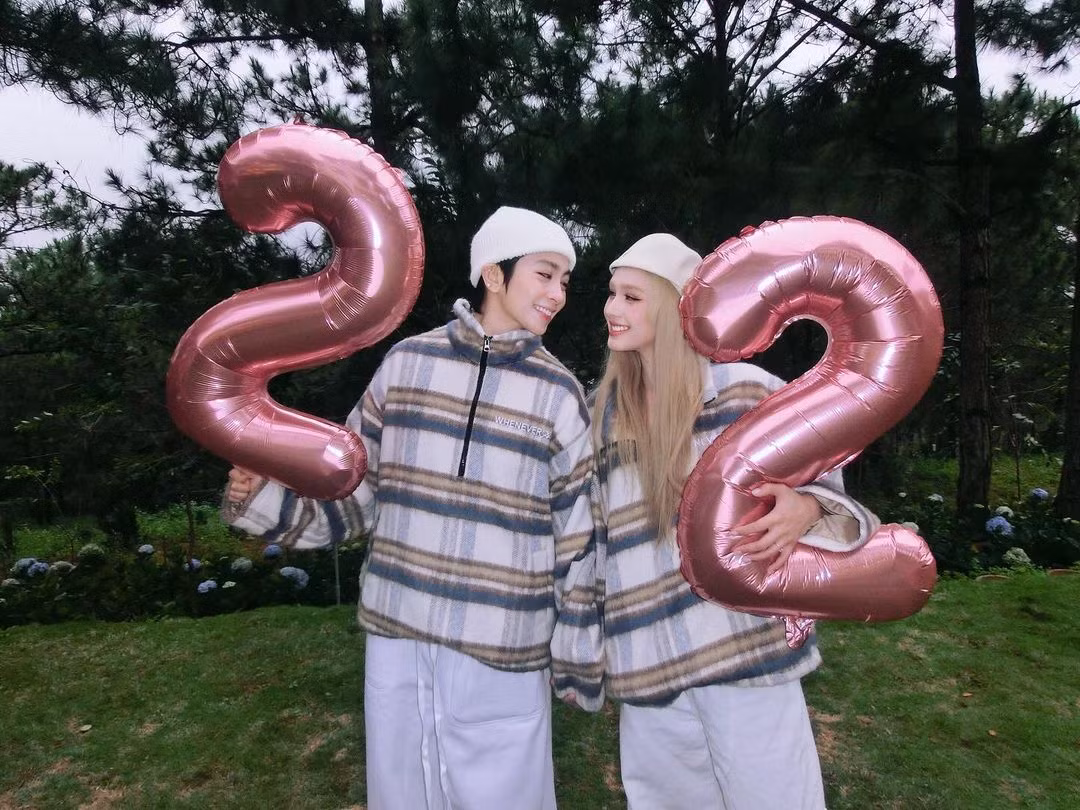 Tuy nhiên, đôi uyên ương vẫn né các câu hỏi của truyền thông về mối quan hệ.