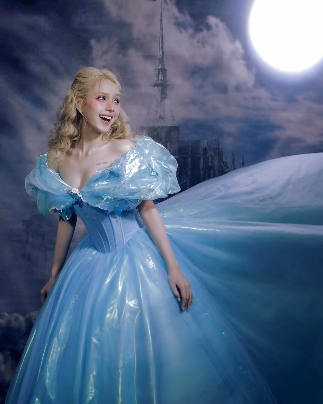 Sau khi ly hôn Xemesis, Xoài Non mất một khoảng thời gian khá "im ắng" trên mạng xã hội. Cô nàng tập trung cho công việc.