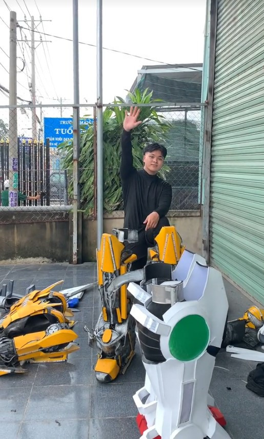 Đám cưới không chỉ là sự kiện kỷ niệm ngày vui của hai nhân vật chính, mà còn là dịp để tất cả mọi người cùng nhau thưởng thức và trải nghiệm một bữa tiệc thực sự khác biệt. Mô hình hai chú robot đáng yêu này tại cổng vào không chỉ thu hút sự chú ý của mọi người mà còn tạo nên một bầu không khí vui vẻ, hào hứng cho toàn bộ buổi lễ.