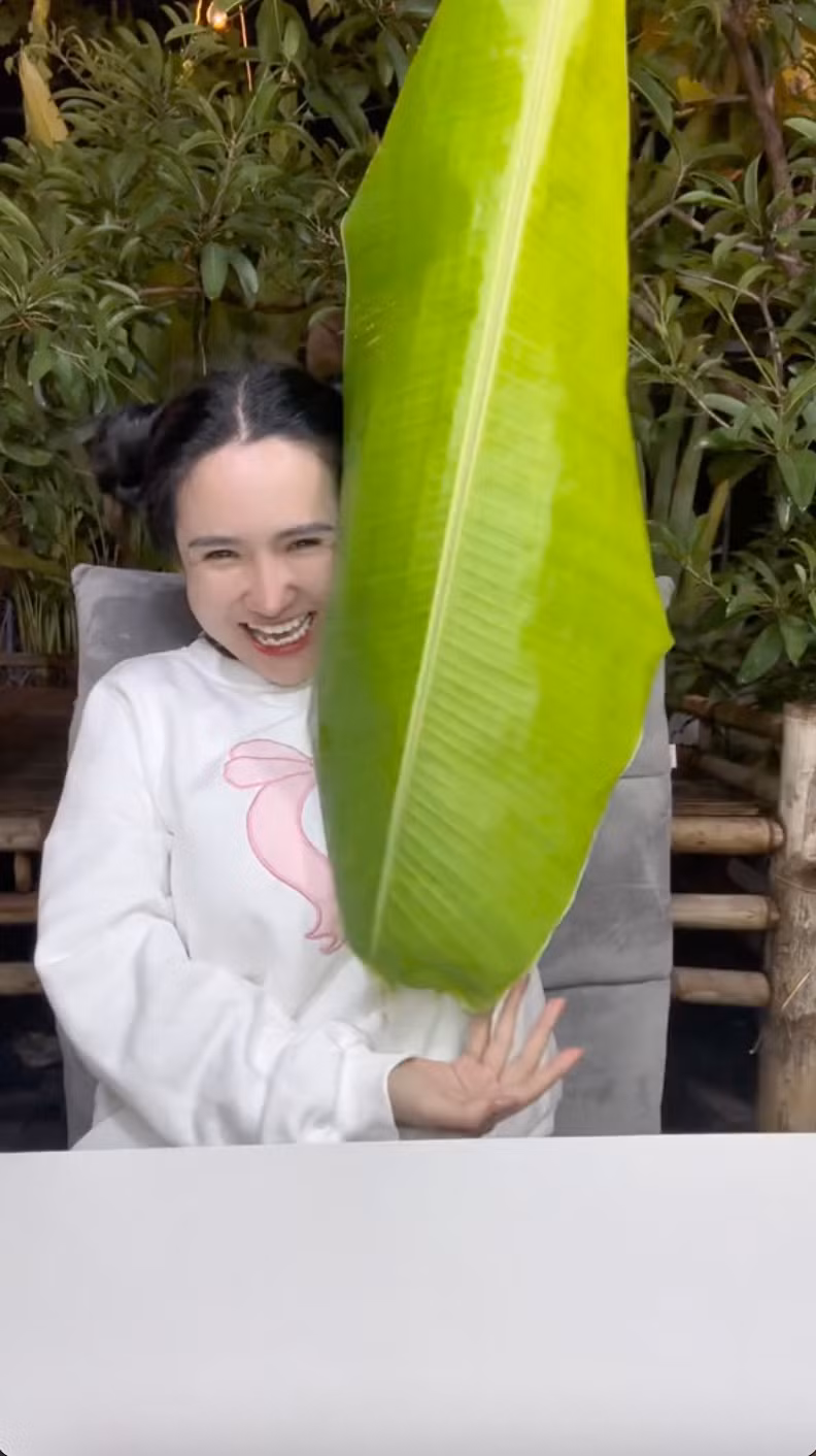 Nhiều nhà sáng tạo nội dung có tầm ảnh hưởng như Viên Bibi cũng đã lên video thử làm và trải nghiệm món ăn độc lạ này.