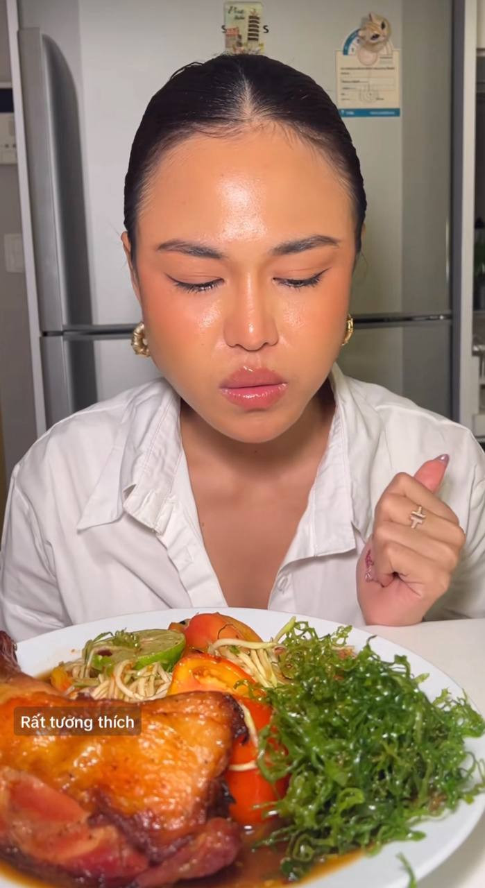 Có thể nói, sự sáng tạo trong ẩm thực không bao giờ ngừng nghỉ. Tuy nhiên nhiều người dự đoán rằng món ăn này sẽ không "trụ hạng" trên xu hướng lâu vì nhiều người tìm đến do tò mò, nhưng hương vị thì lại quá tệ. (Ảnh: Tiktok)