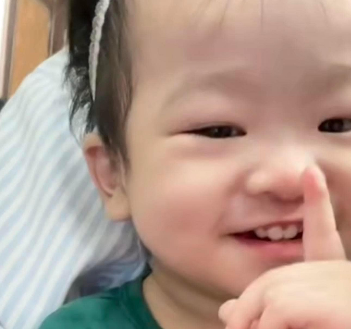 Đoạn video nhanh chóng gây sốt mạng xã hội, đạt hơn 16 triệu lượt xem và hơn một triệu lượt yêu thích chỉ sau 3 ngày đăng tải.