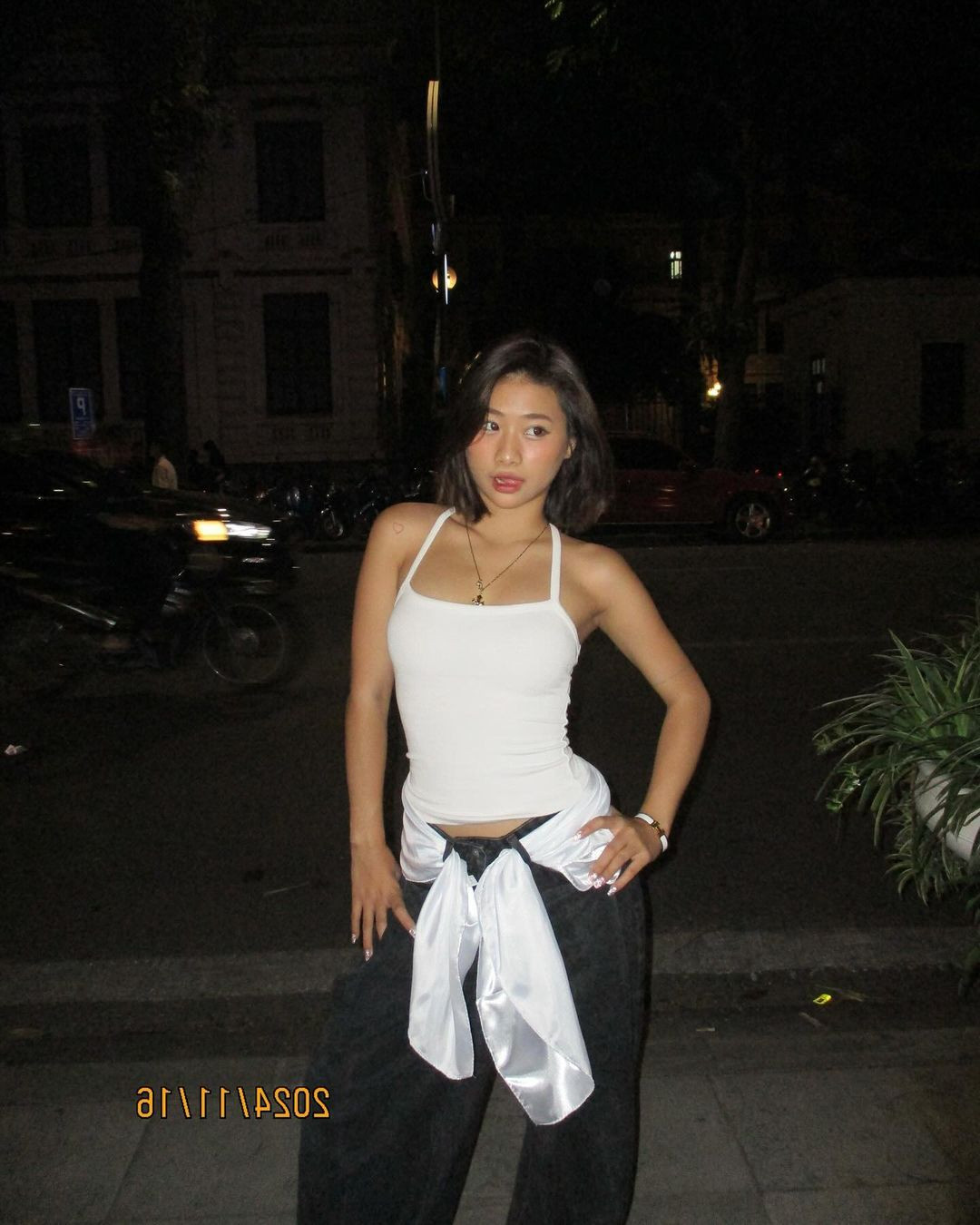 Trong những hình ảnh mới được đăng tải, Louis Phạm đã thay đổi ngoại hình bằng cách cắt đi mái tóc dài, thành tóc ngắn.