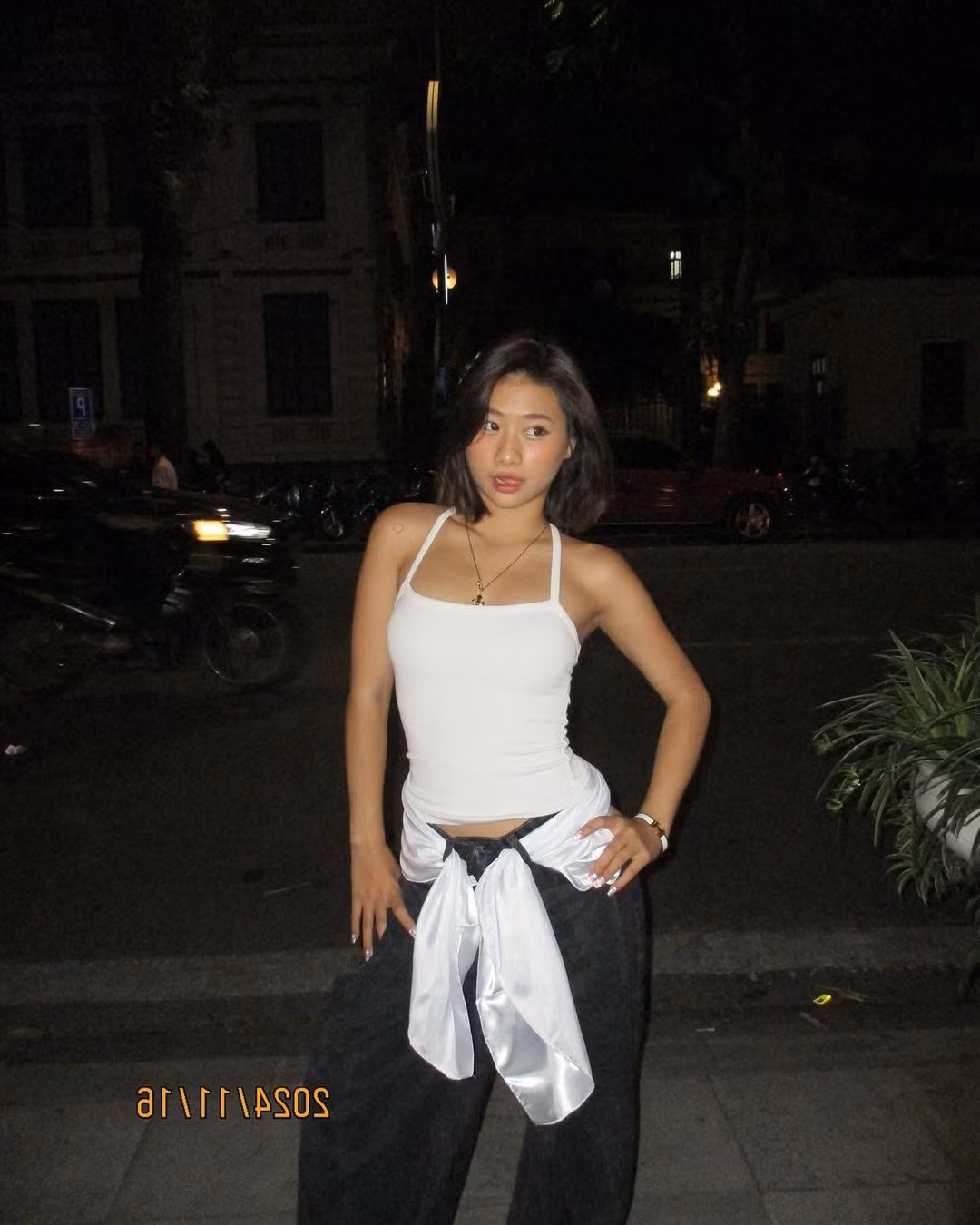 Trong những hình ảnh mới được đăng tải, Louis Phạm đã thay đổi ngoại hình bằng cách cắt đi mái tóc dài, thành tóc ngắn.