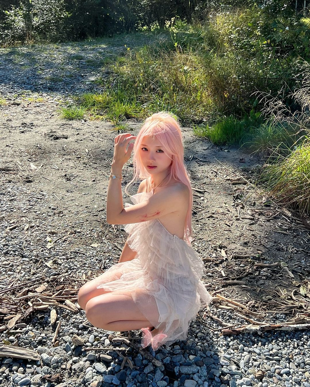 Mỗi khi lên sóng livestream, Vivan Le đều mặc những bộ trang phục khoe hình thể nóng bỏng.