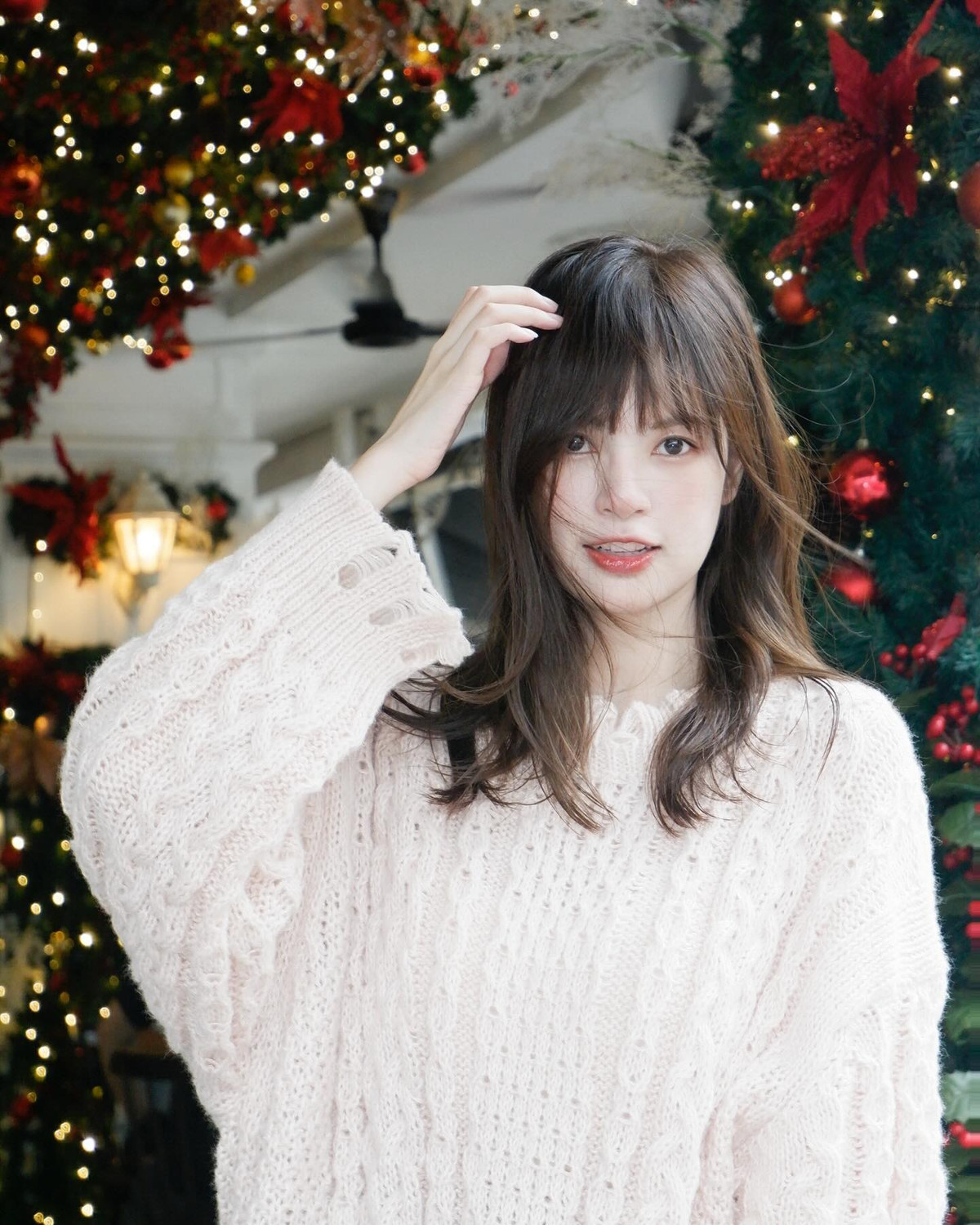 Dù khá kín tiêng trên trang cá nhân, thế nhưng cô nàng vẫn nhận về nhiều sự chú ý, quan tâm mỗi lần xuất hiện.