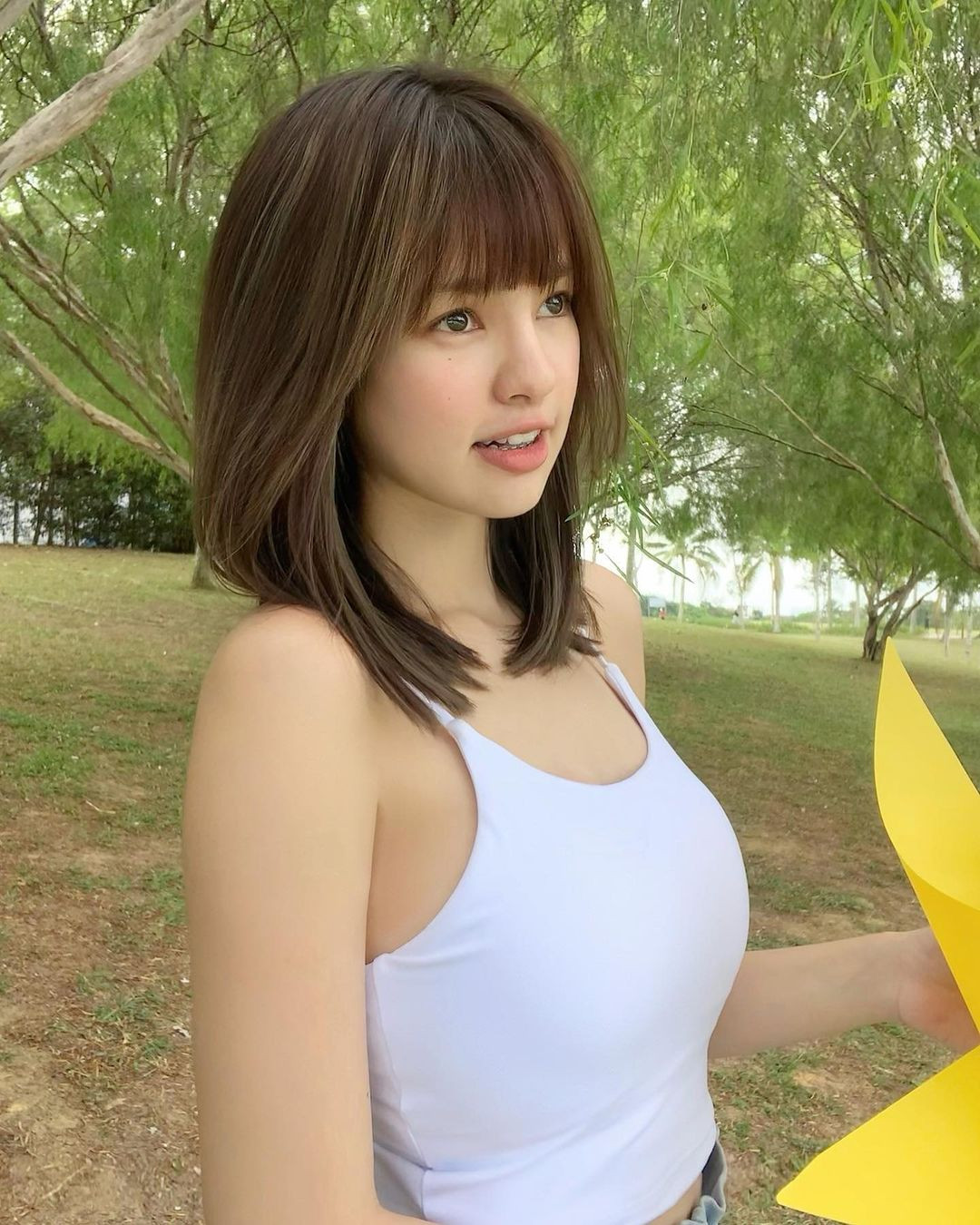 Nhờ sức ảnh hưởng trên mạng và tình yêu dành cho bóng rổ, Lowitz đã từng được mời làm đại sứ tuyên truyền cho Giải bóng rổ quốc gia Malaysia.