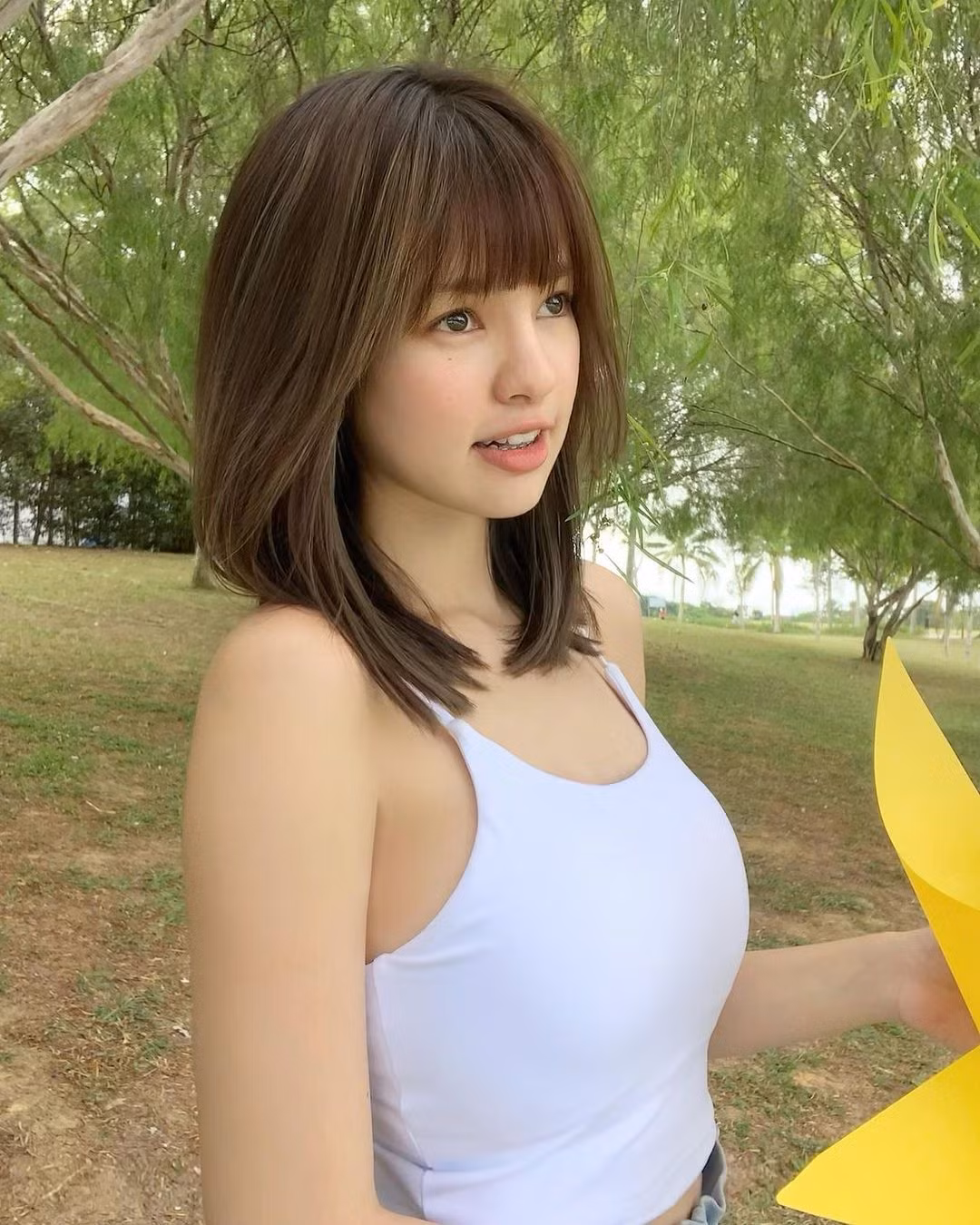 Nhờ sức ảnh hưởng trên mạng và tình yêu dành cho bóng rổ, Lowitz đã từng được mời làm đại sứ tuyên truyền cho Giải bóng rổ quốc gia Malaysia.