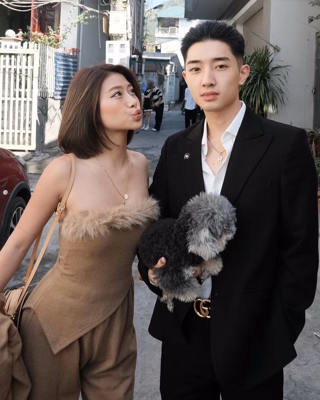 Chính những chỉ trích của netizen về bức ảnh trên khiến Louis Phạm phải khóa trang cá nhân.