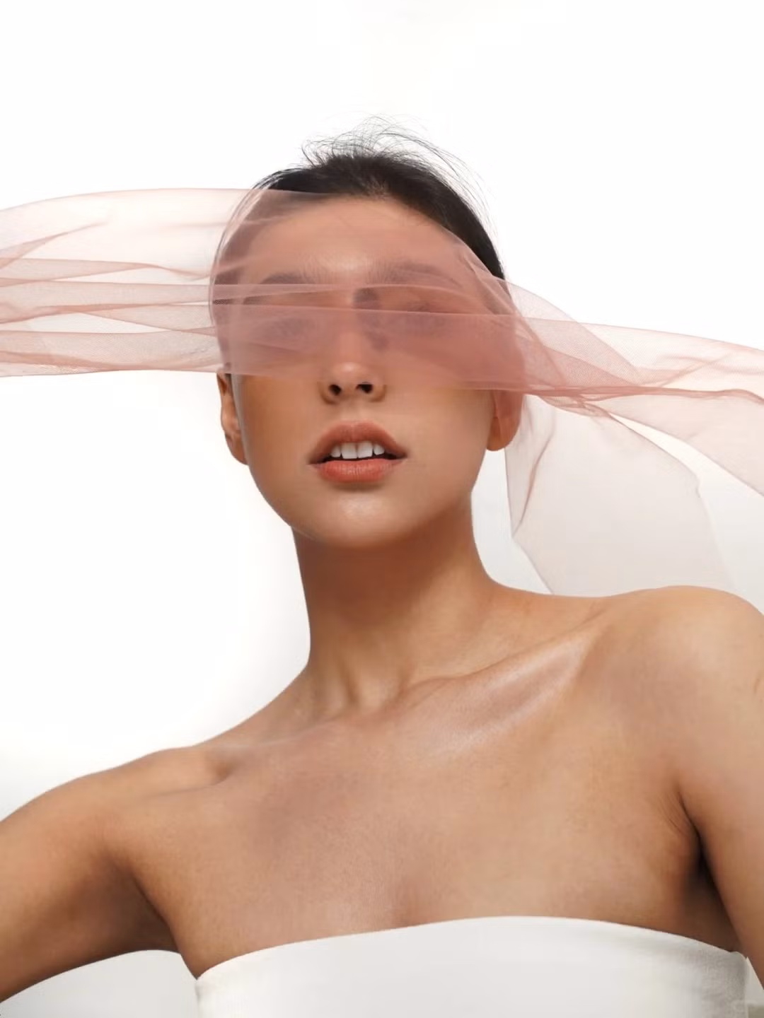 Sở hữu nhan sắc ấn tượng, cô nàng được nhiều người hâm mộ kỳ vọng sẽ tiến xa hơn nữa trong sự nghiệp của mình.