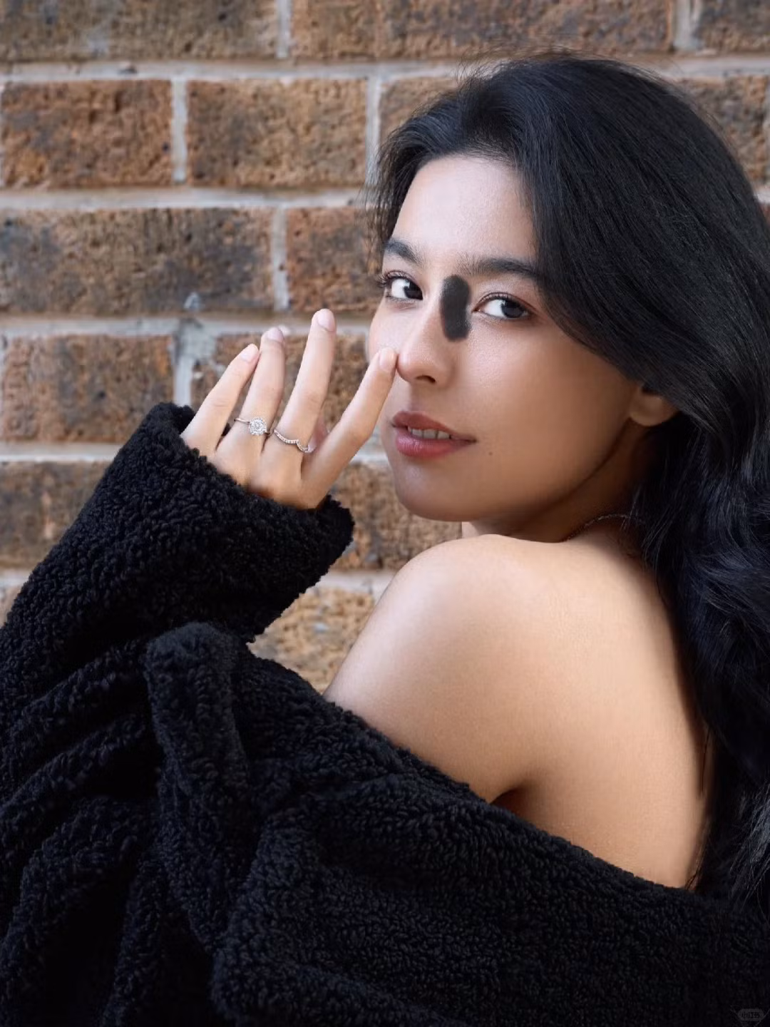 Mire hiện đang là một nhà sáng tạo nội dung kiêm người mẫu ảnh.