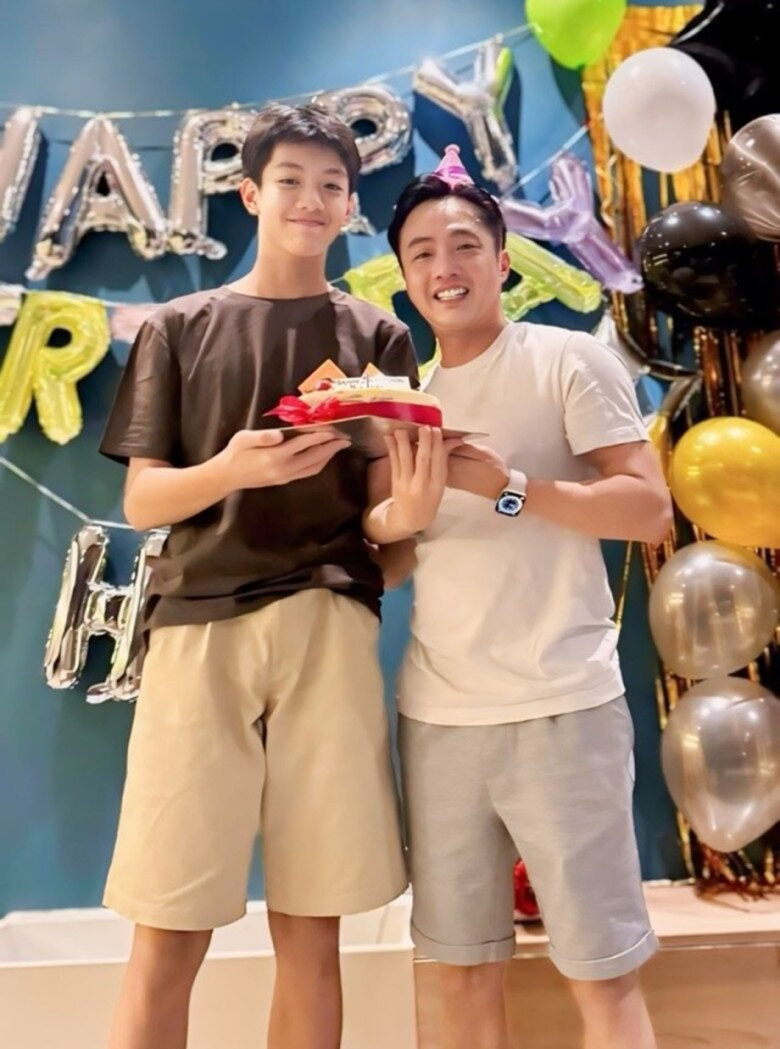 Subeo sở hữu cặp chân dài miên màn, thân hình cao lớn giống hệt mẹ và nét điển trai y chang bố doanh nhân.