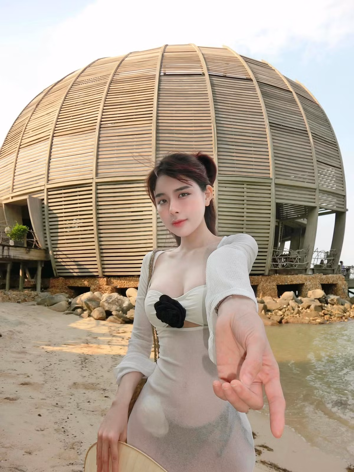 Ở phần bình luận, không ít người bày tỏ sự xuýt xoa trước nhan sắc của cô nàng.