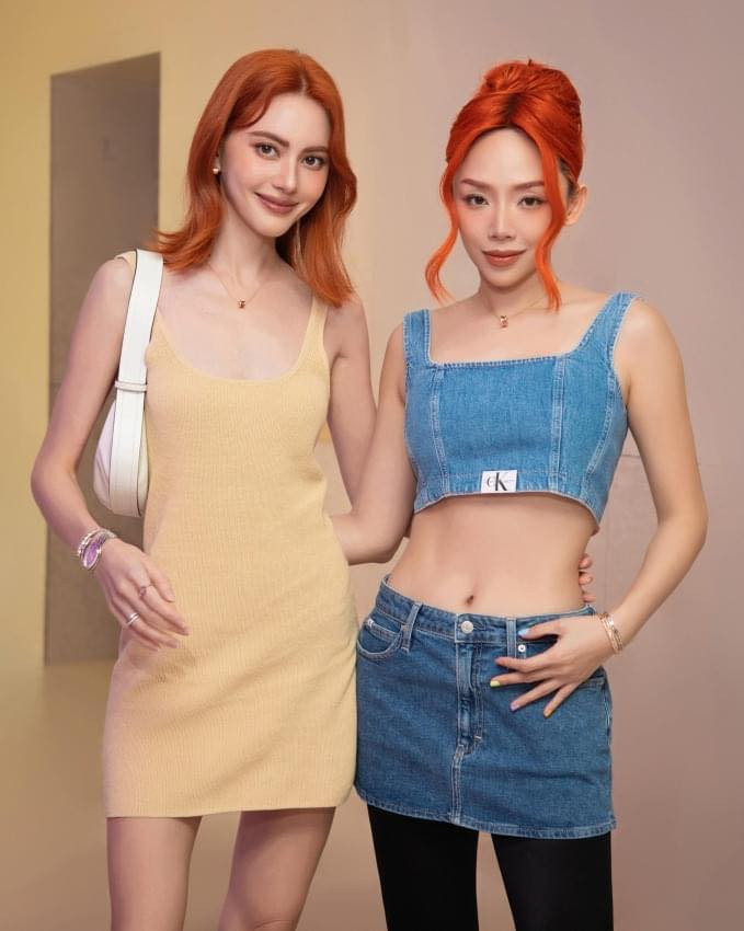 Năm 2023, khi xuất hiện trong sự kiện ra mắt bộ sưu tập Jennie for Calvin Klein, nữ ca sĩ đã xuất hiện bên cạnh “ngọc nữ Thái Lan” Mai Davika.