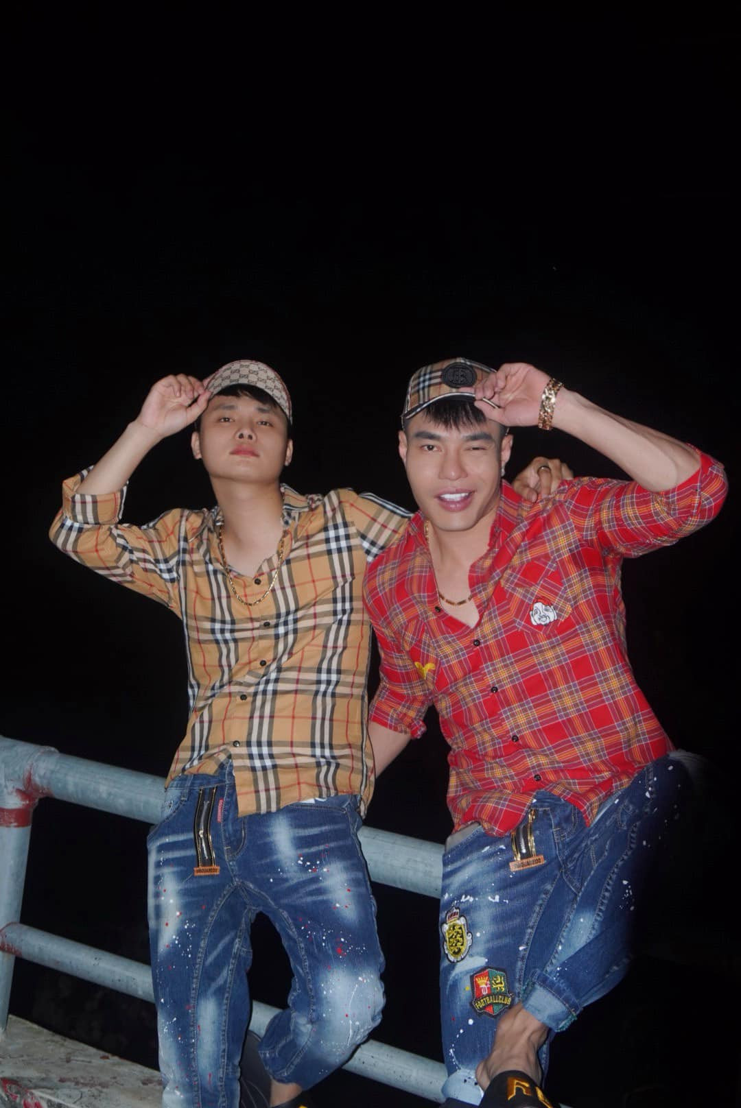 Thời gian gần đây, giao diện "boy phố" "girl phố" được rất nhiều người nổi tiếng hưởng ứng. (Ảnh: FBNV)