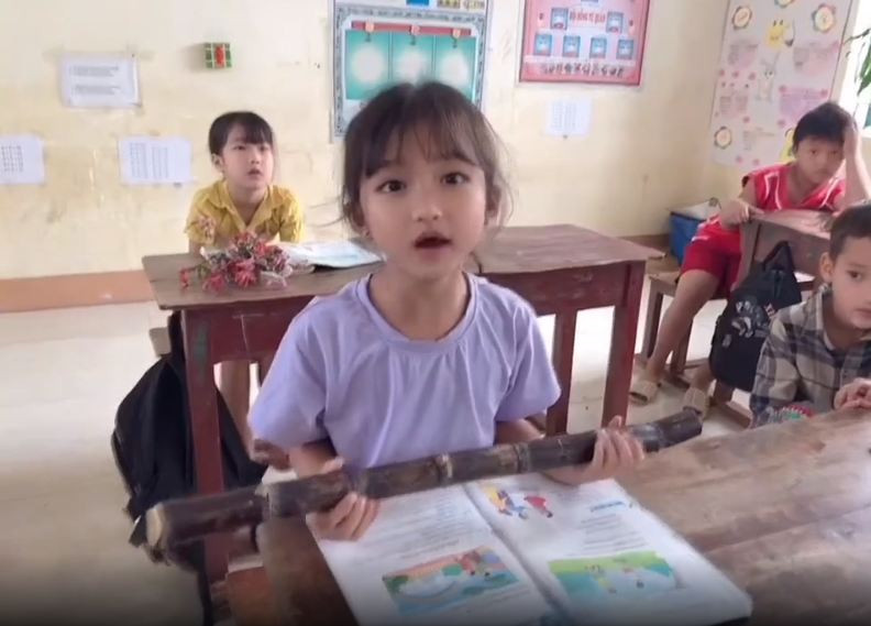 Gương mặt ngây thơ cùng những lời chúc chân thành đã chạm đến trái tim của nhiều người.