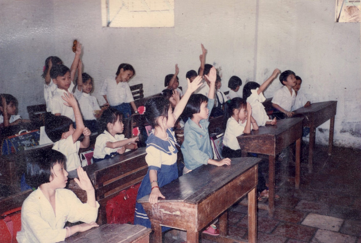 Những hình ảnh đầy hoài niệm cùng bạn bè và thầy cô tại lớp 1A trường tiểu học Tân An 1 tỉnh Cần Thơ niên khóa 1994-1995.