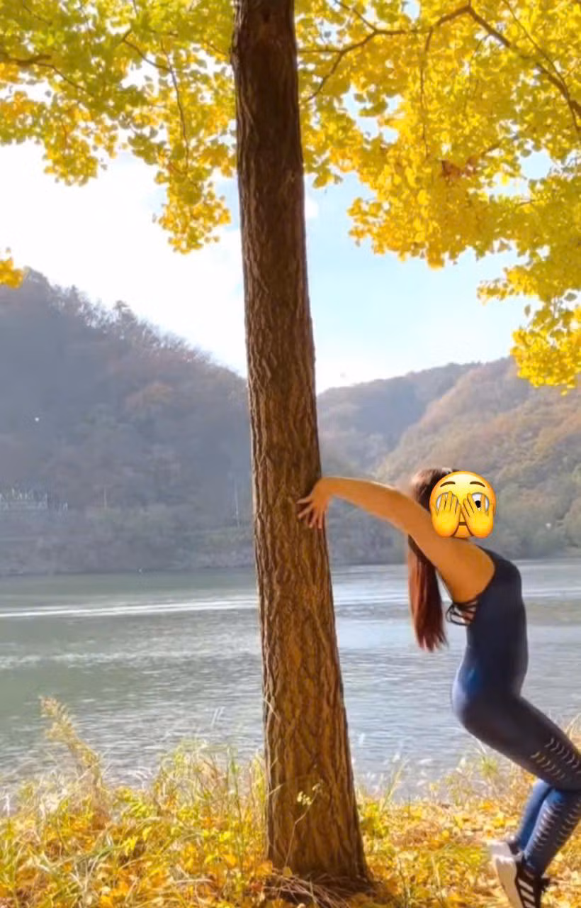 Câu chuyện về nữ du khách "biểu diễn" yoga ở nhiều địa điểm thuộc thủ đô Hàn Quốc được đăng tải lên một hội nhóm về du lịch tự túc Hàn Quốc hiện tại vẫn nhận về vô vàn bình luận.