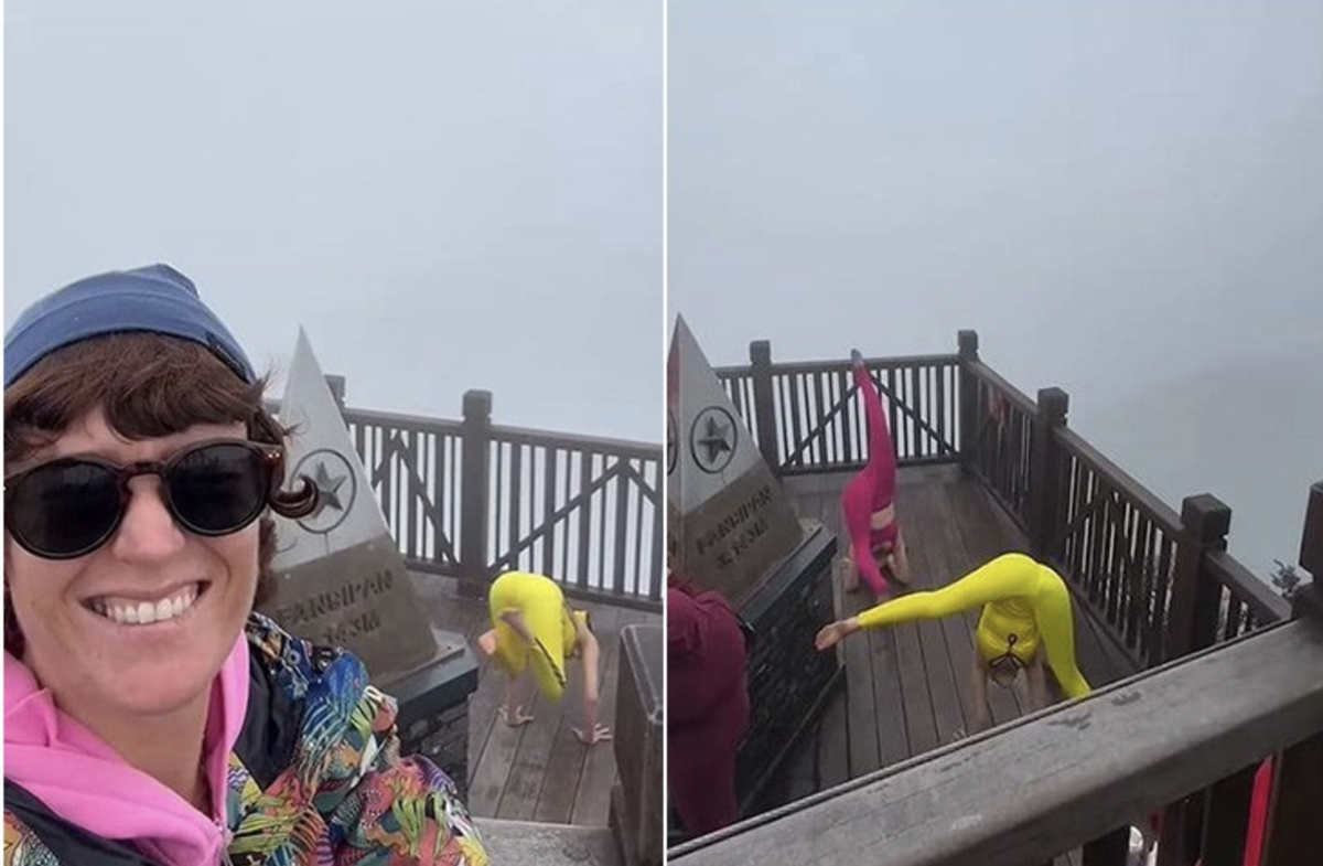 Hình ảnh nhóm du khách tập yoga trên đỉnh Fansipan được khách nước ngoài ghi lại. (Ảnh: Facebook)