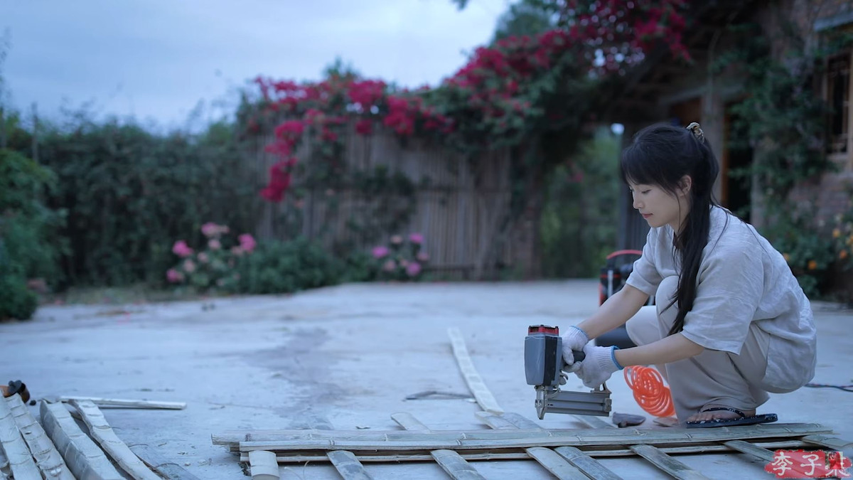 Đồng Văn Hùng - một nhà sáng tạo nội dung cũng theo phong cách đồng quê ở Việt Nam cũng bày tỏ sự vui mừng trước sự trở lại của Lý Tử Thất - người đã truyền cảm hứng cho những video của anh chàng.