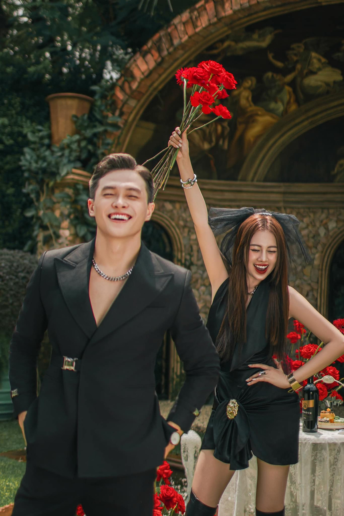 Chuyện tình với cái kết viên mãn của cặp đôi nhận được rất nhiều lời chúc phúc của người thân, bạn bè cùng người theo dõi trên mạng xã hội. (Ảnh: Tiktok)