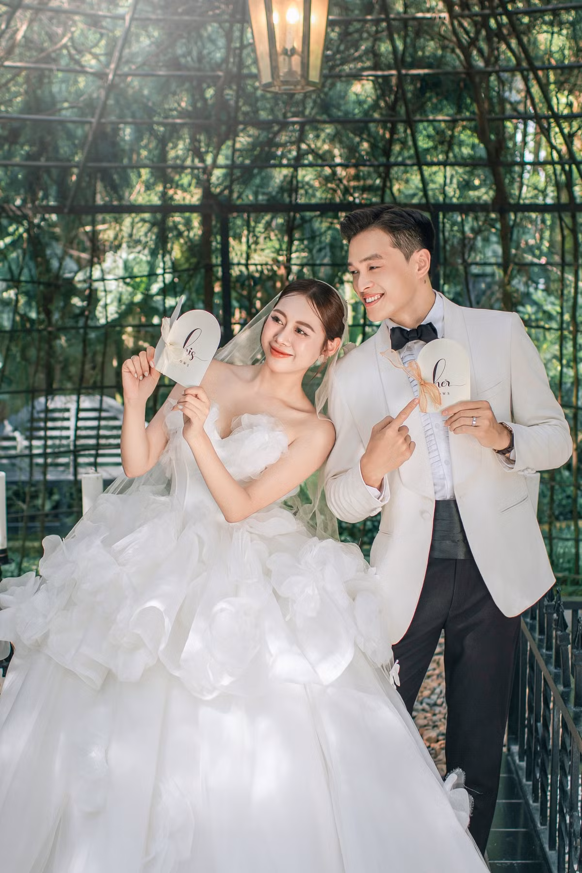 Việt Phương Thoa và Chí Thành đều là những Tiktoker có tiếng khi lần lượt sở hữu kênh TikTok 14,6 triệu người theo dõi và con số này ở Facebook là 2,2 triệu.