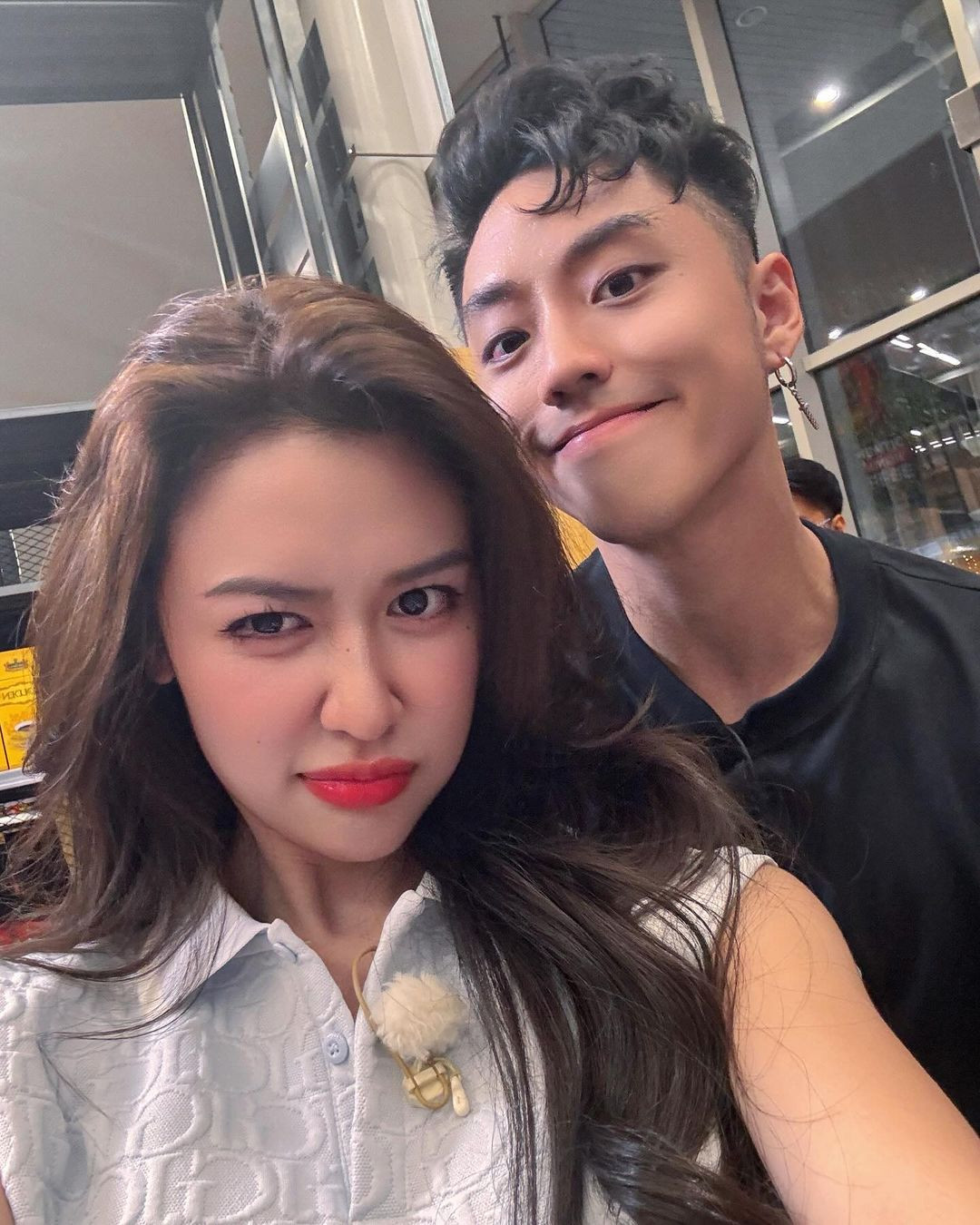 Cô nàng cho biết cả 2 đều thật lòng với nhau: ""Quyên đang tìm một người có thể làm cho mình vui vẻ. Quyên có thể cười mỗi khi người ấy xuất hiện. Thật tình cờ, anh Wukong đã luôn làm Quyên cười khi thấy anh. Anh kể cho Quyên nghe rất nhiều chuyện vui, từ những câu chuyện thời còn đi học. Hay những câu chuyện rất nghiêm túc về công việc của anh như thế nào. Chế độ ăn uống và tập luyện của anh cũng làm Quyên rất ngưỡng mộ. Bởi vậy, Quyên bị thu hút".