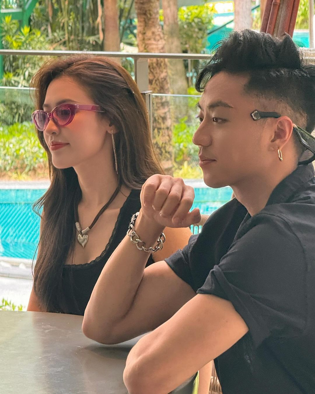 Quyên Qui và Wukong đều là thí sinh được bổ sung vào chương trình Đảo Thiên Đường sau vài tập phát sóng. Hai người chơi phải lòng nhau sau một buổi hẹn hò. Từ đó, họ nhanh chóng phát triển mối quan hệ thân thiết trong khoảng 2 tuần ghi hình và cùng nhau nắm tay ra về ở tập cuối.