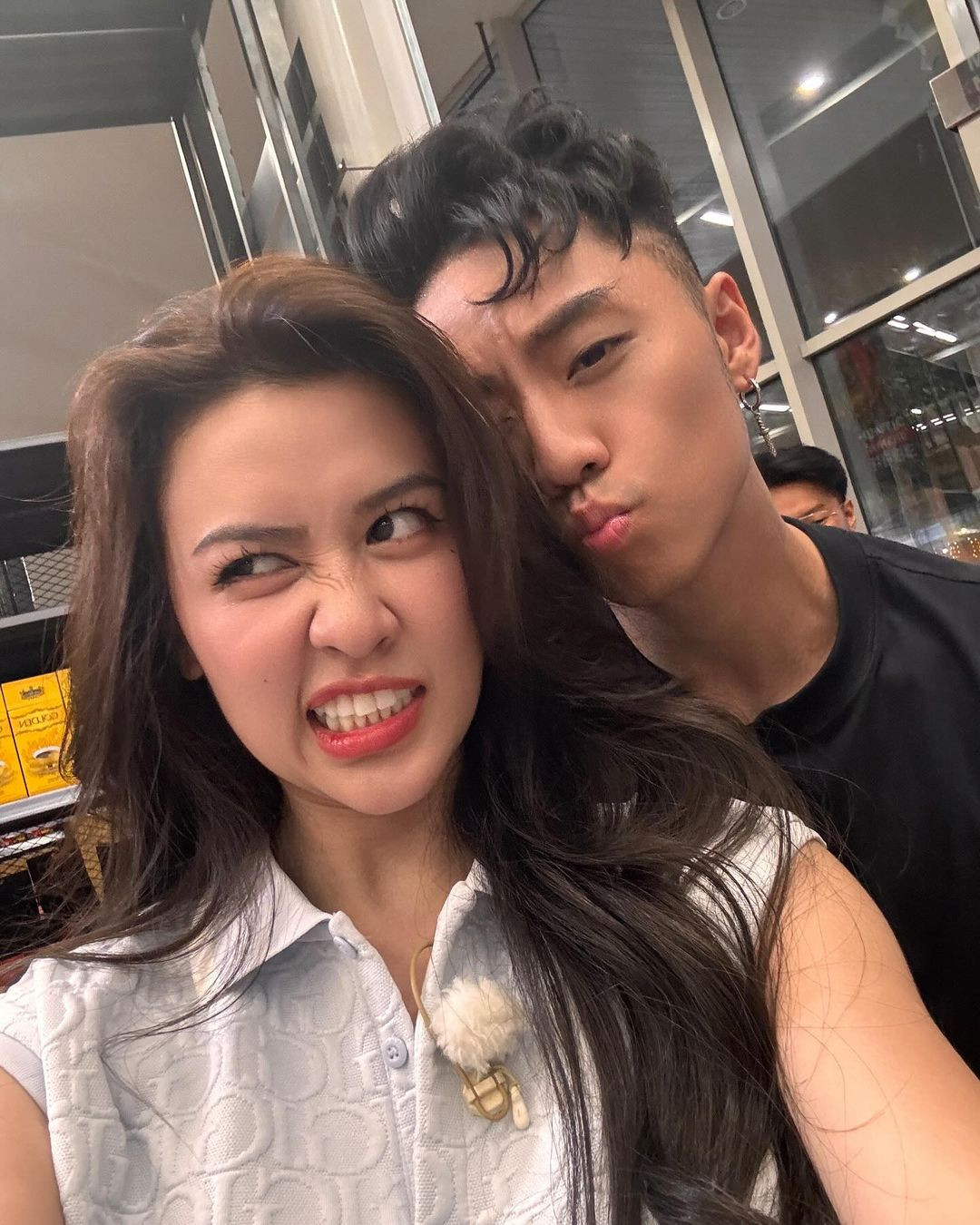 Trước nhiều lời bàn tán về chuyện "đường ai nấy đi", hay chỉ "tạo content", Quyên Qui mới đây đã lên tiếng chính thức với loạt ảnh đôi "tình bể bình" của cả 2 kèm những dòng chia sẻ.