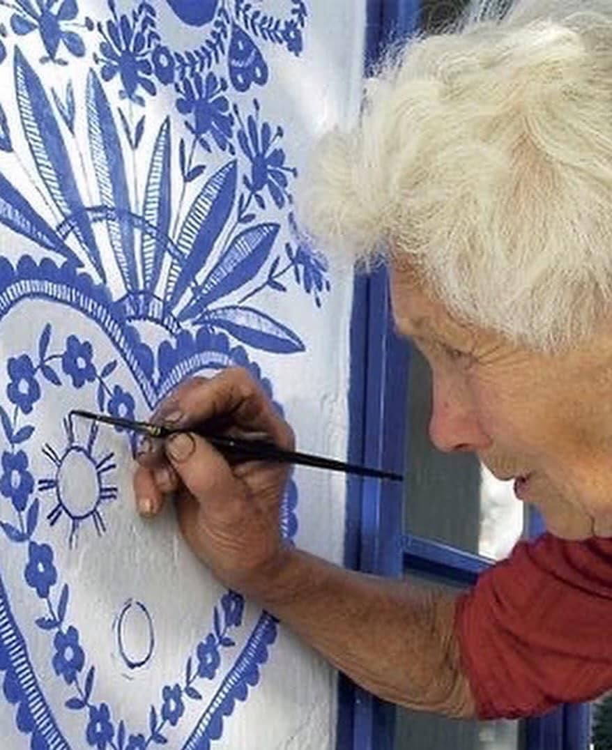 Bà không lên kế hoạch trước cho các tác phẩm của mình mà thường vẽ theo cảm hứng. Điều này giúp mỗi bức tranh mang nét độc đáo và sự tươi mới.