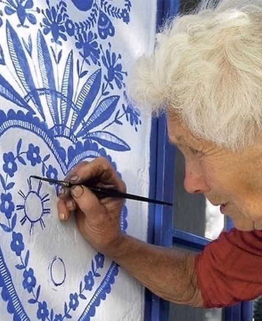 Bà không lên kế hoạch trước cho các tác phẩm của mình mà thường vẽ theo cảm hứng. Điều này giúp mỗi bức tranh mang nét độc đáo và sự tươi mới.