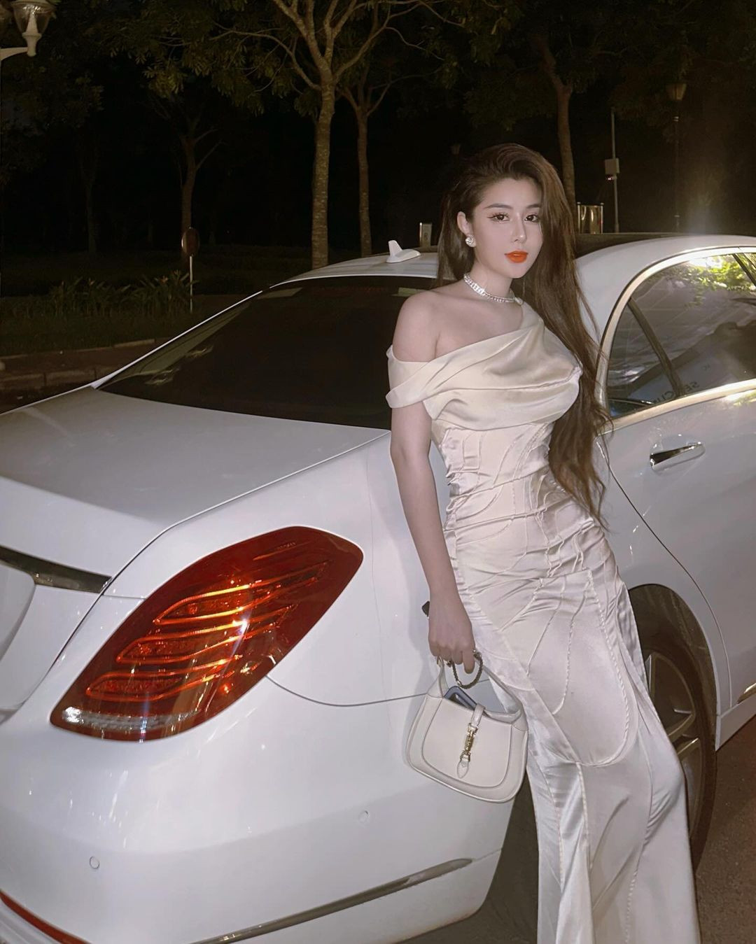 So sánh với thời điểm mới nổi tiếng, nhan sắc hiện tại của Ngọc Trân thay đổi đáng kể, khiến nhiều người nếu không theo dõi cô nàng thường xuyên sẽ khó lòng nhận ra Ngọc Trân ở thời điểm hiện tại.